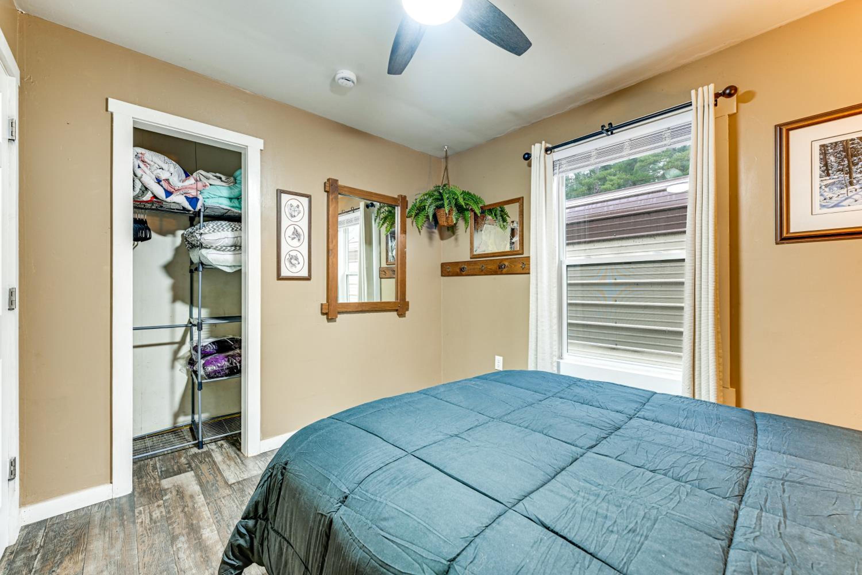 1 Mi to Lake Arbutus Pet-Friendly Home, Fire Pit