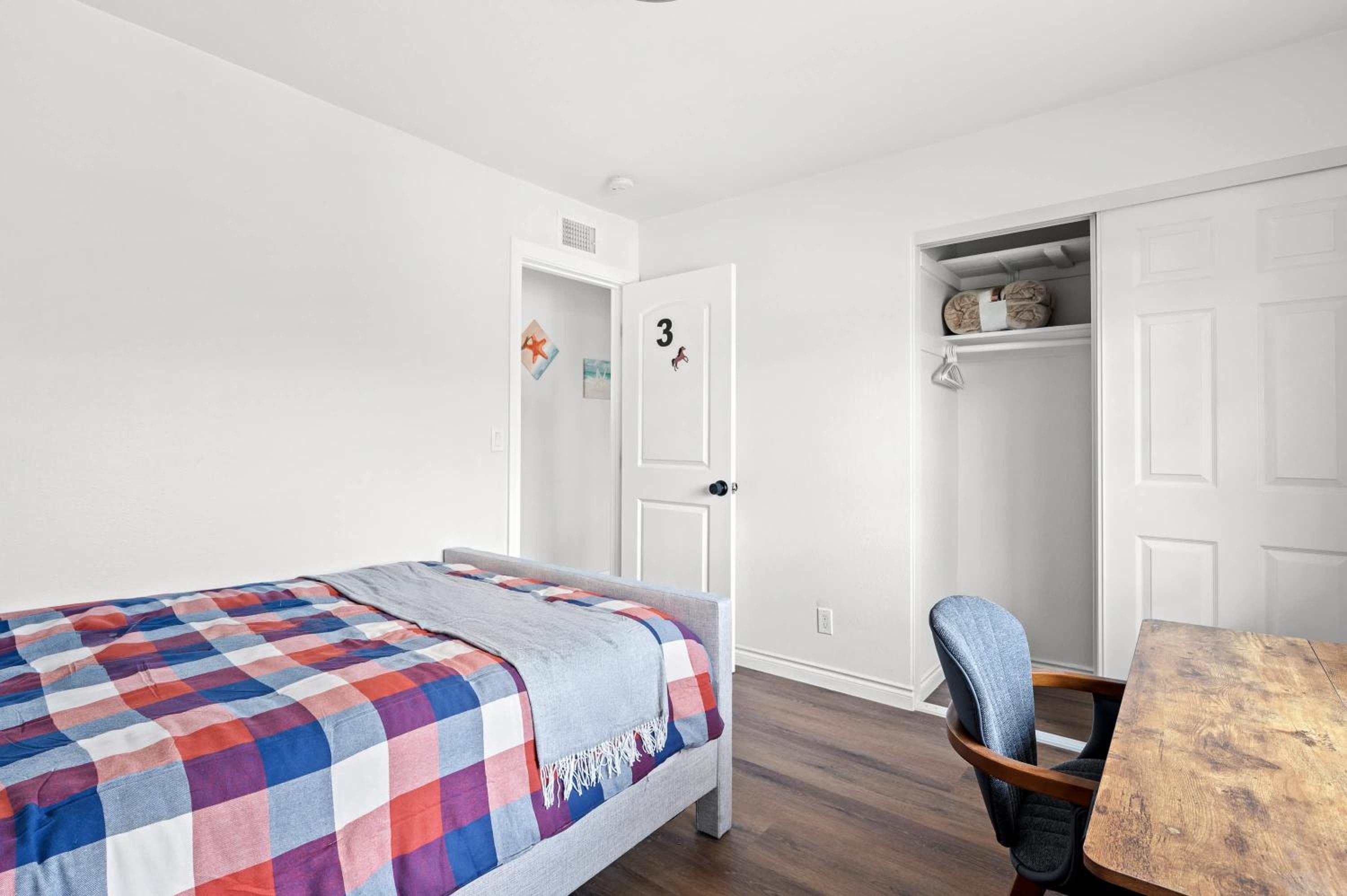 Cozy Full Bedroom Shared Home Great Value, photo 34