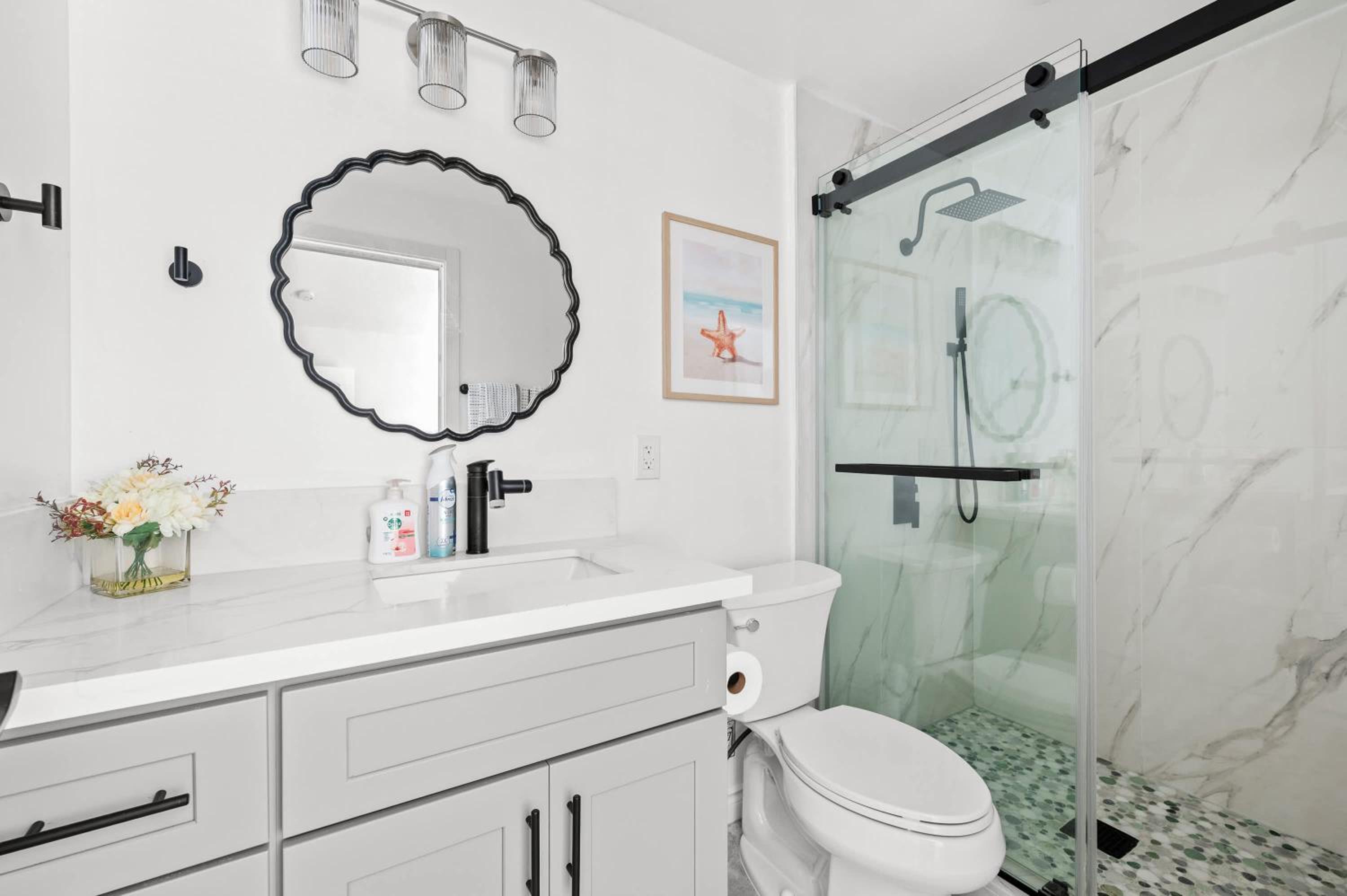 Upgraded Queen Suite Private Ensuite Bright Stay