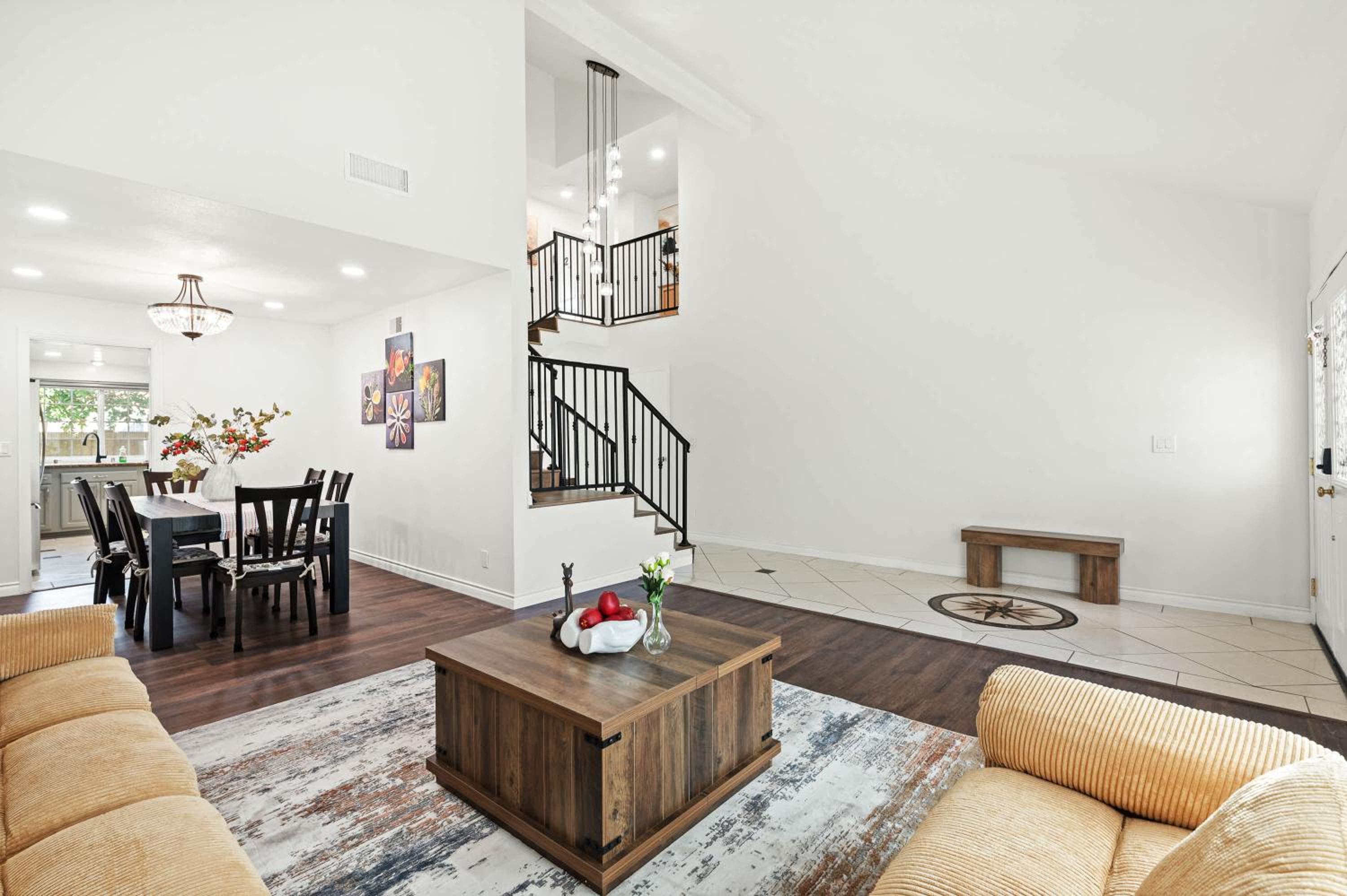 Upgraded Queen Suite Private Ensuite Bright Stay