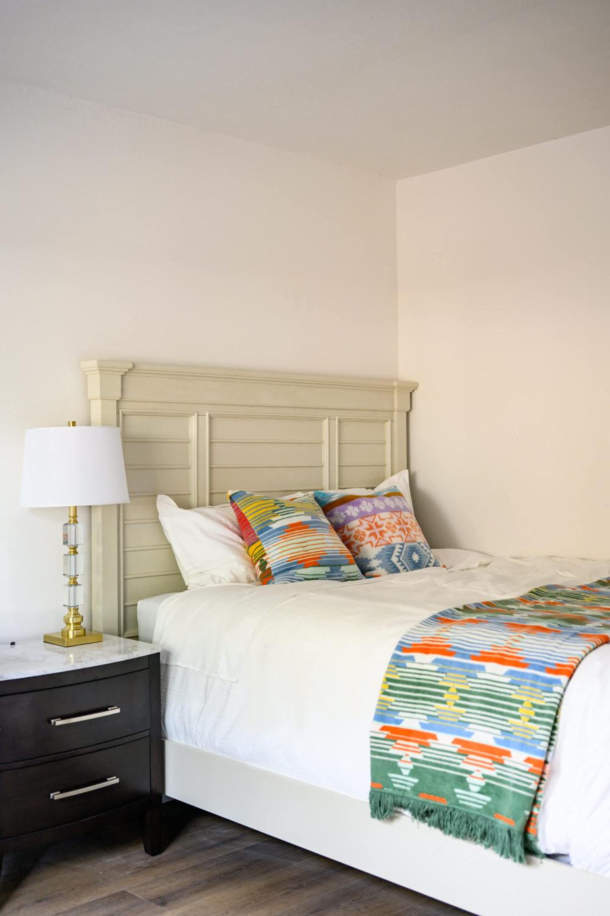 Premium Queen Room Private Ensuite Bright