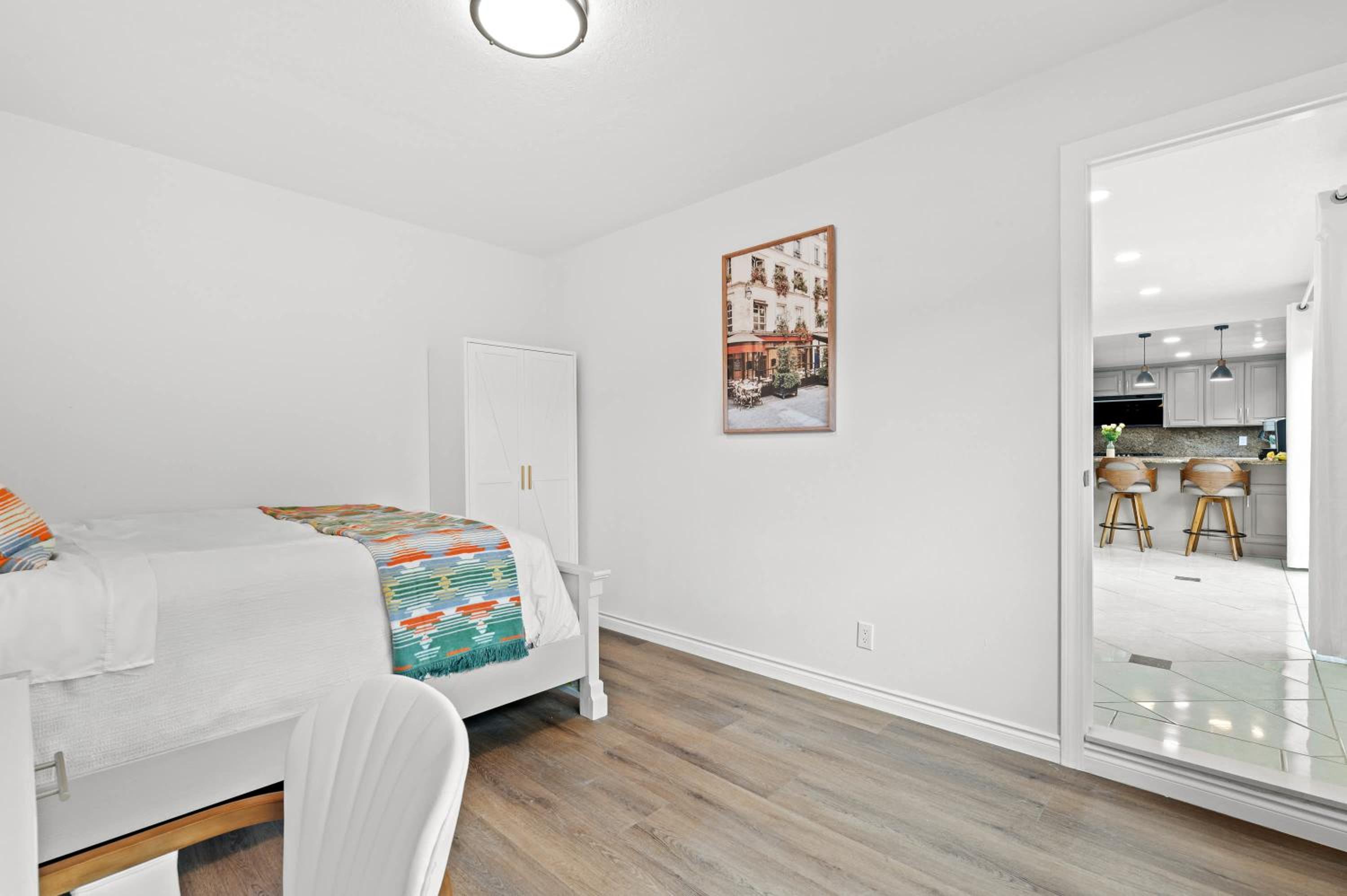 Premium Queen Room Private Ensuite Bright