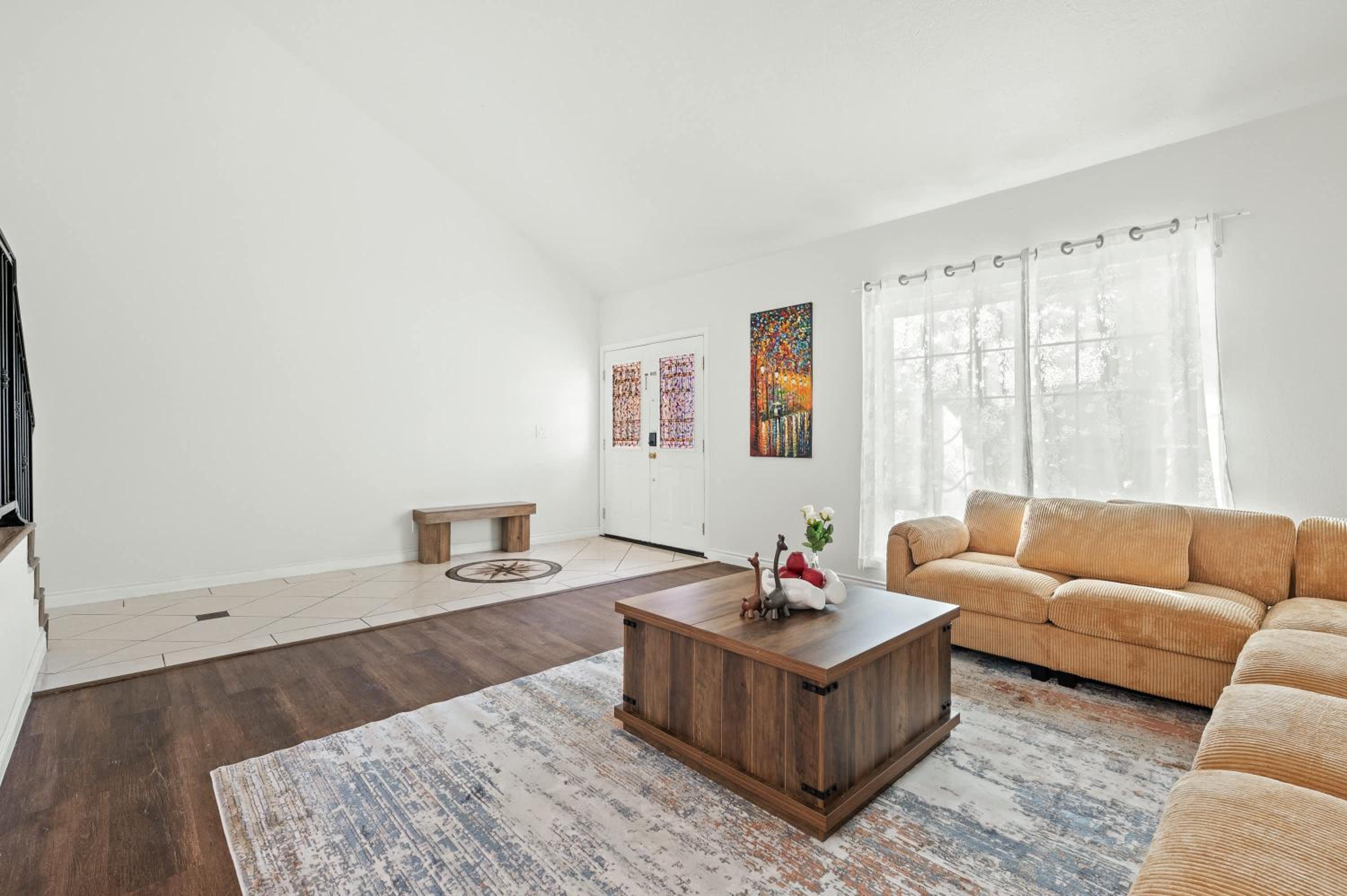 Premium Queen Room Private Ensuite Bright