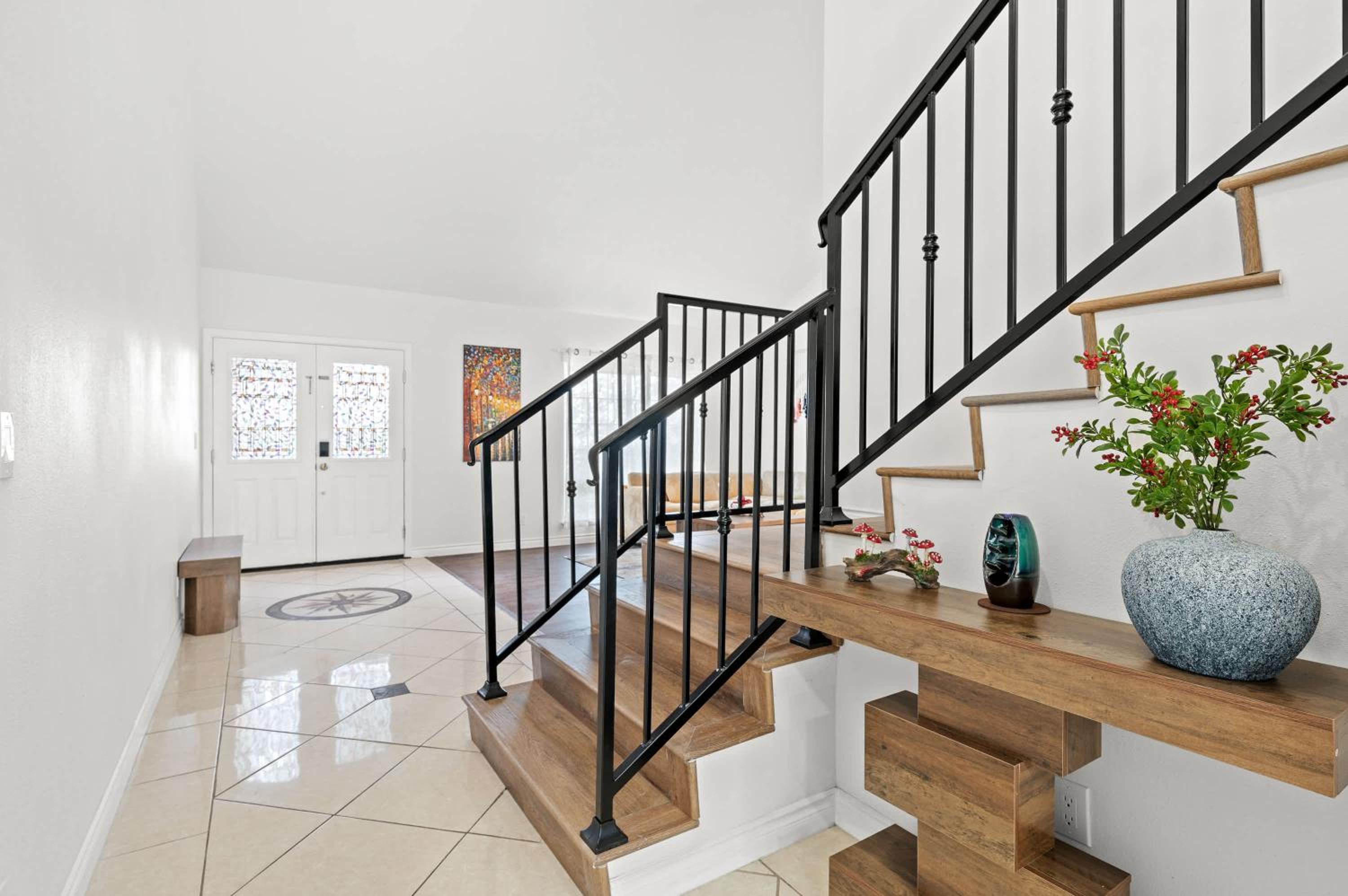 Premium Queen Room Private Ensuite Bright