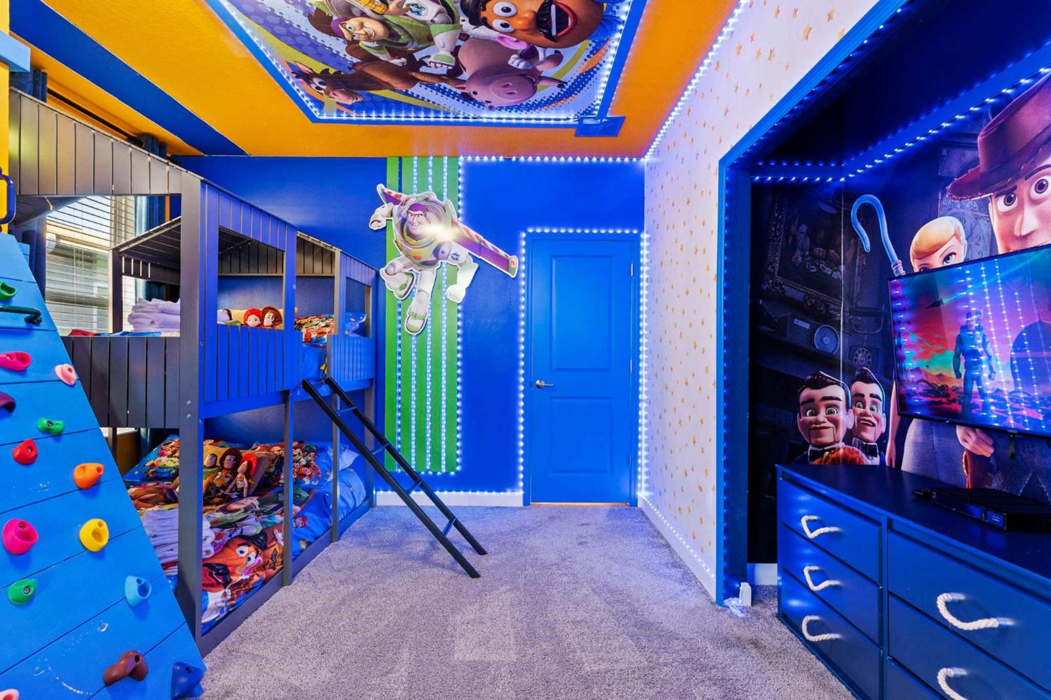 581 Epic Family Villa near Disney with Private Pool & Game Room