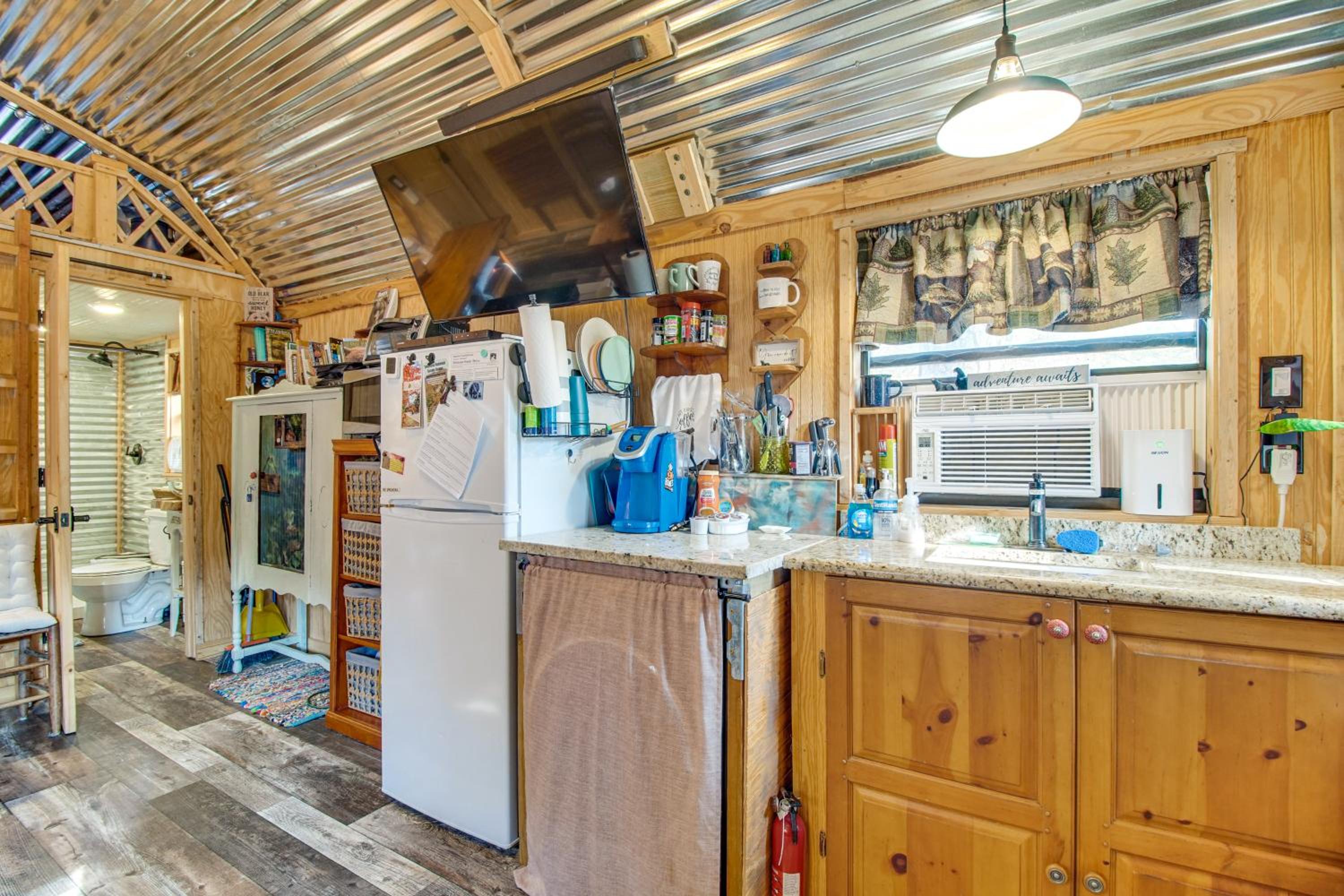Hike the Ouachitas! Remote Mtn Hideaway with Trails