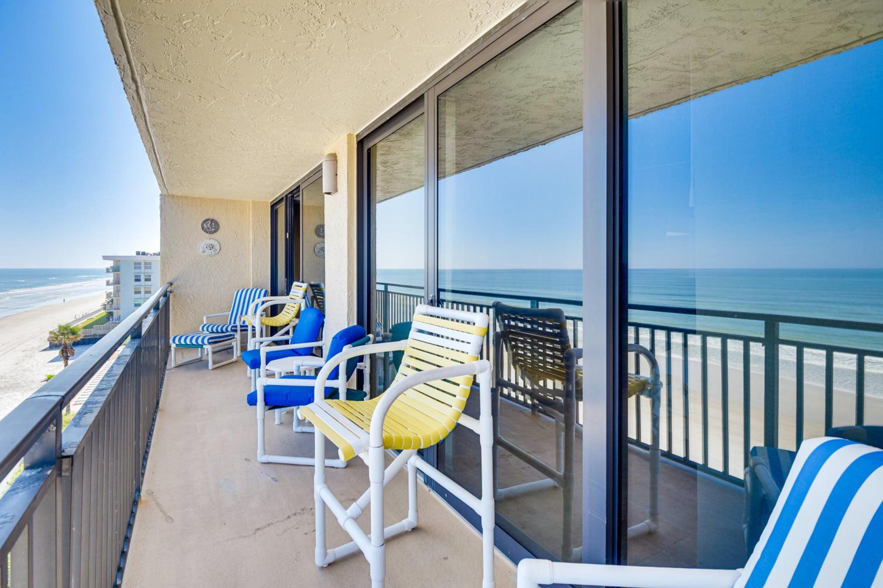 Steps to Shore, Pool Access New Smyrna Beach Gem!