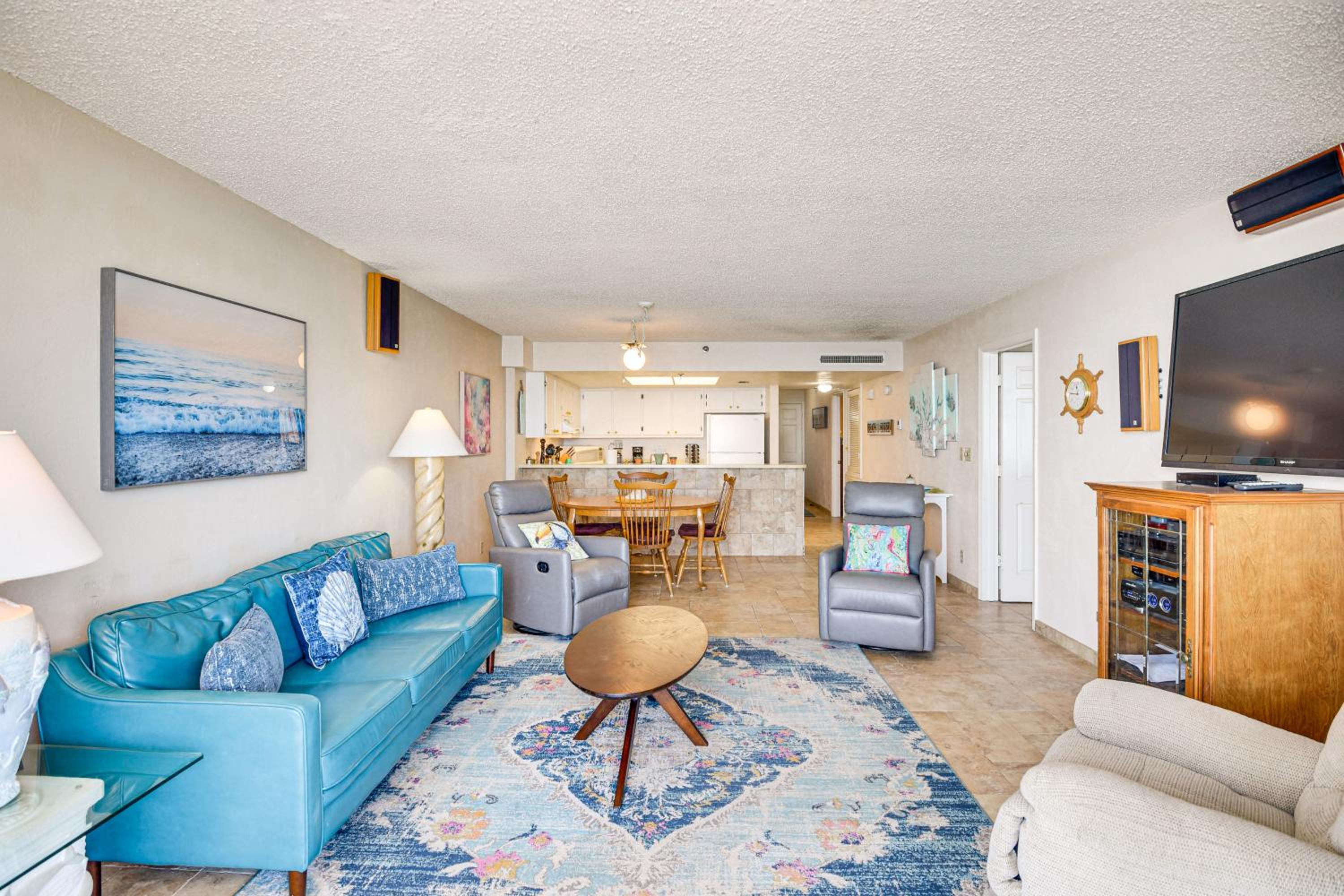 Steps to Shore, Pool Access New Smyrna Beach Gem!