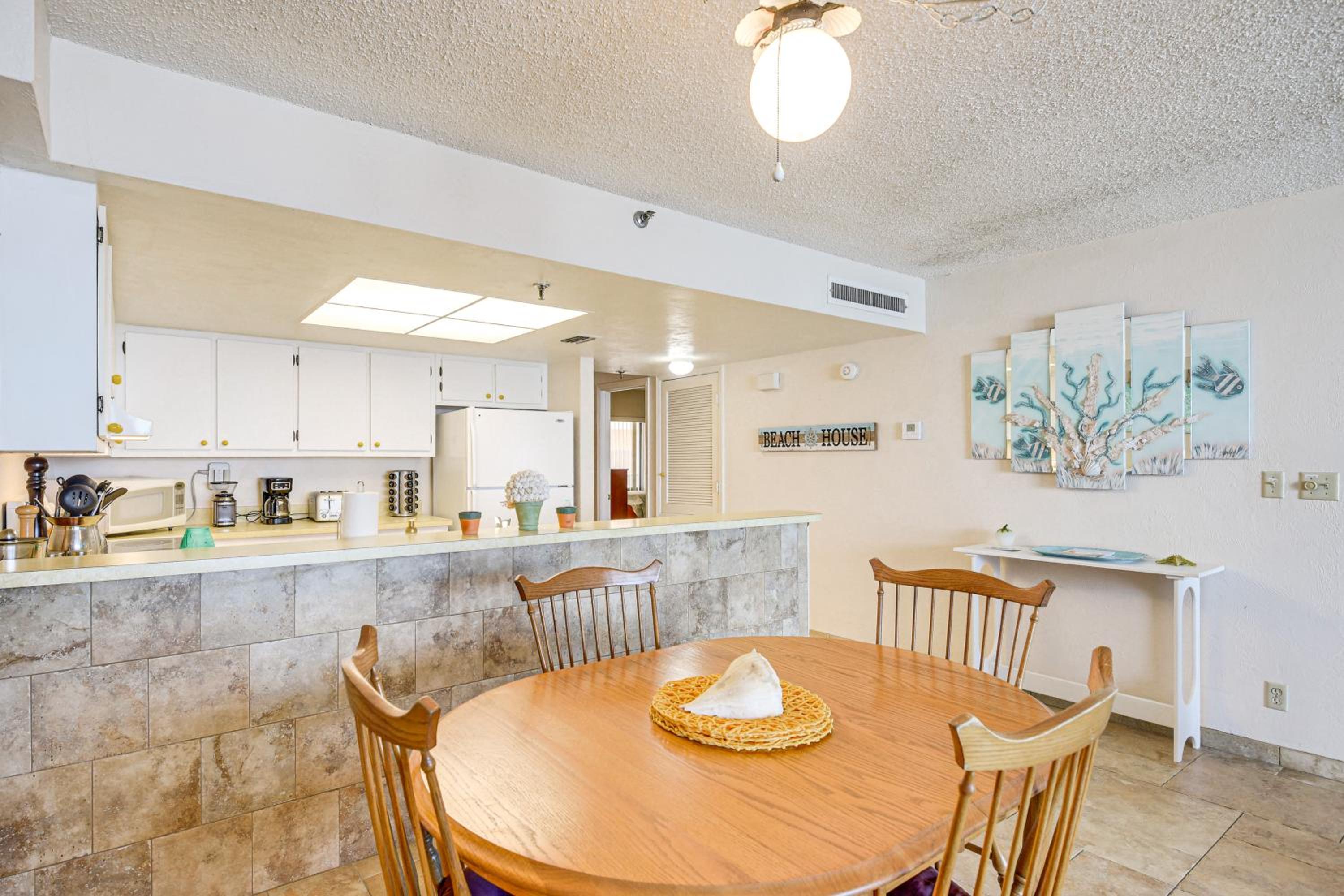 Steps to Shore, Pool Access New Smyrna Beach Gem!