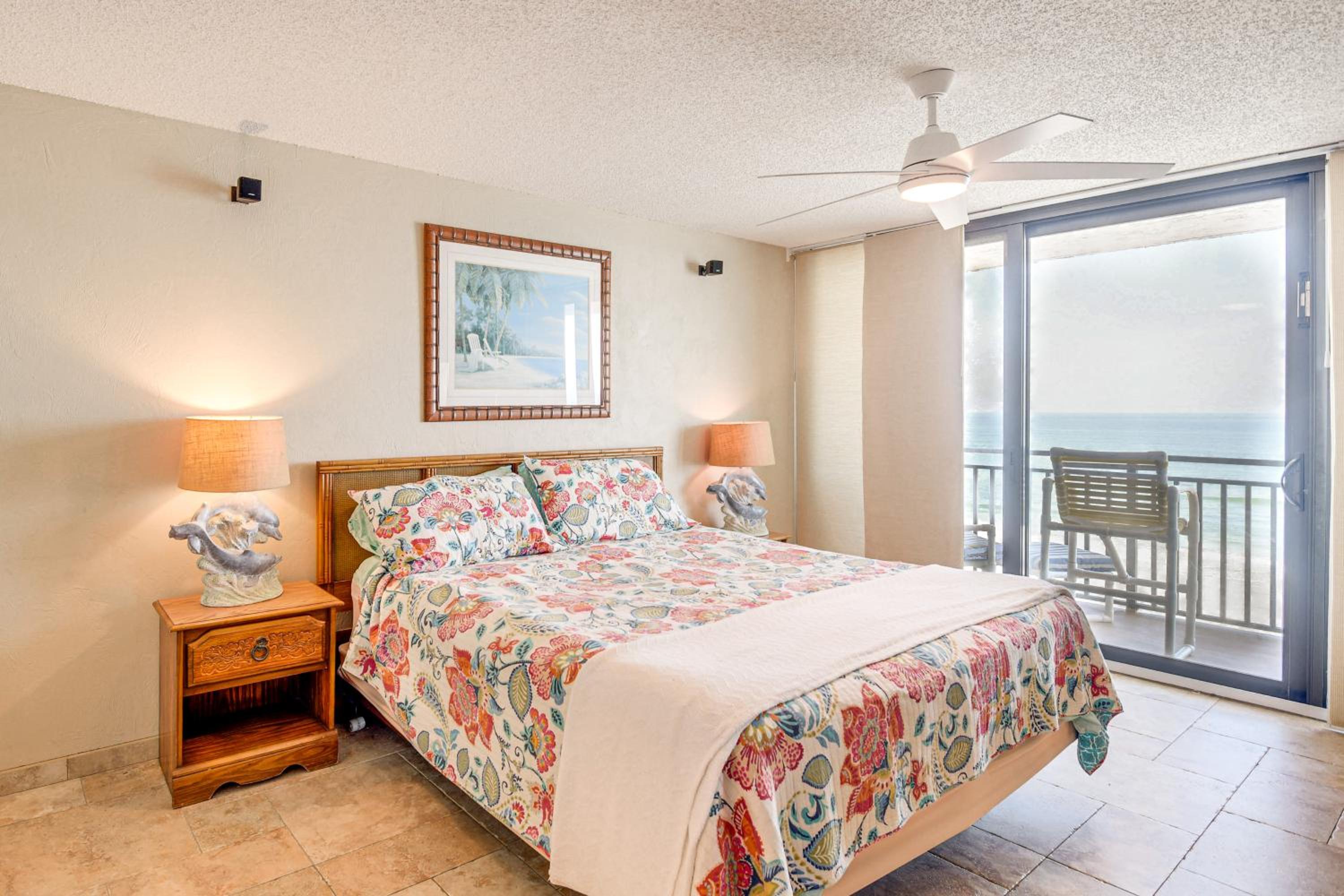 Steps to Shore, Pool Access New Smyrna Beach Gem!