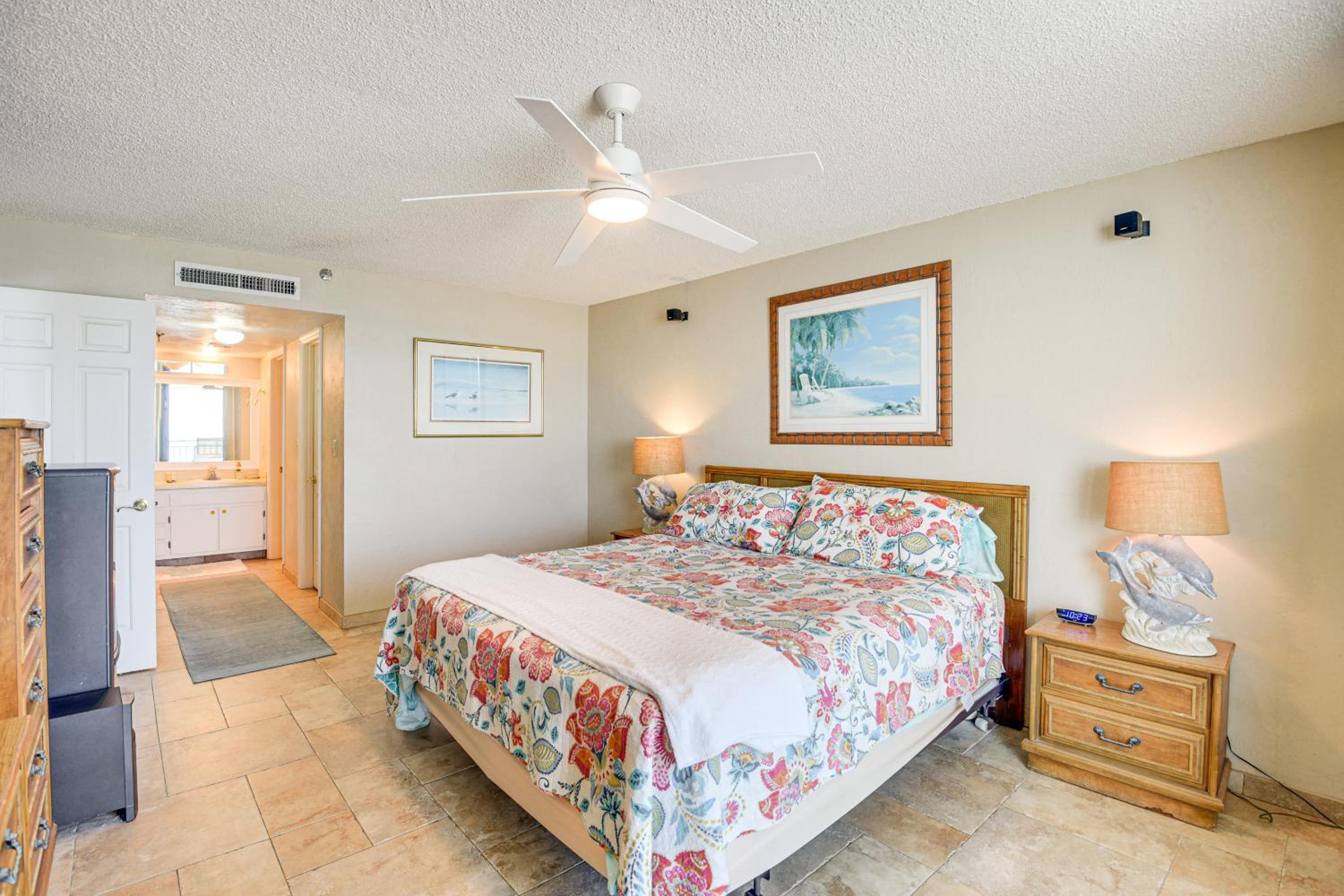 Steps to Shore, Pool Access New Smyrna Beach Gem!