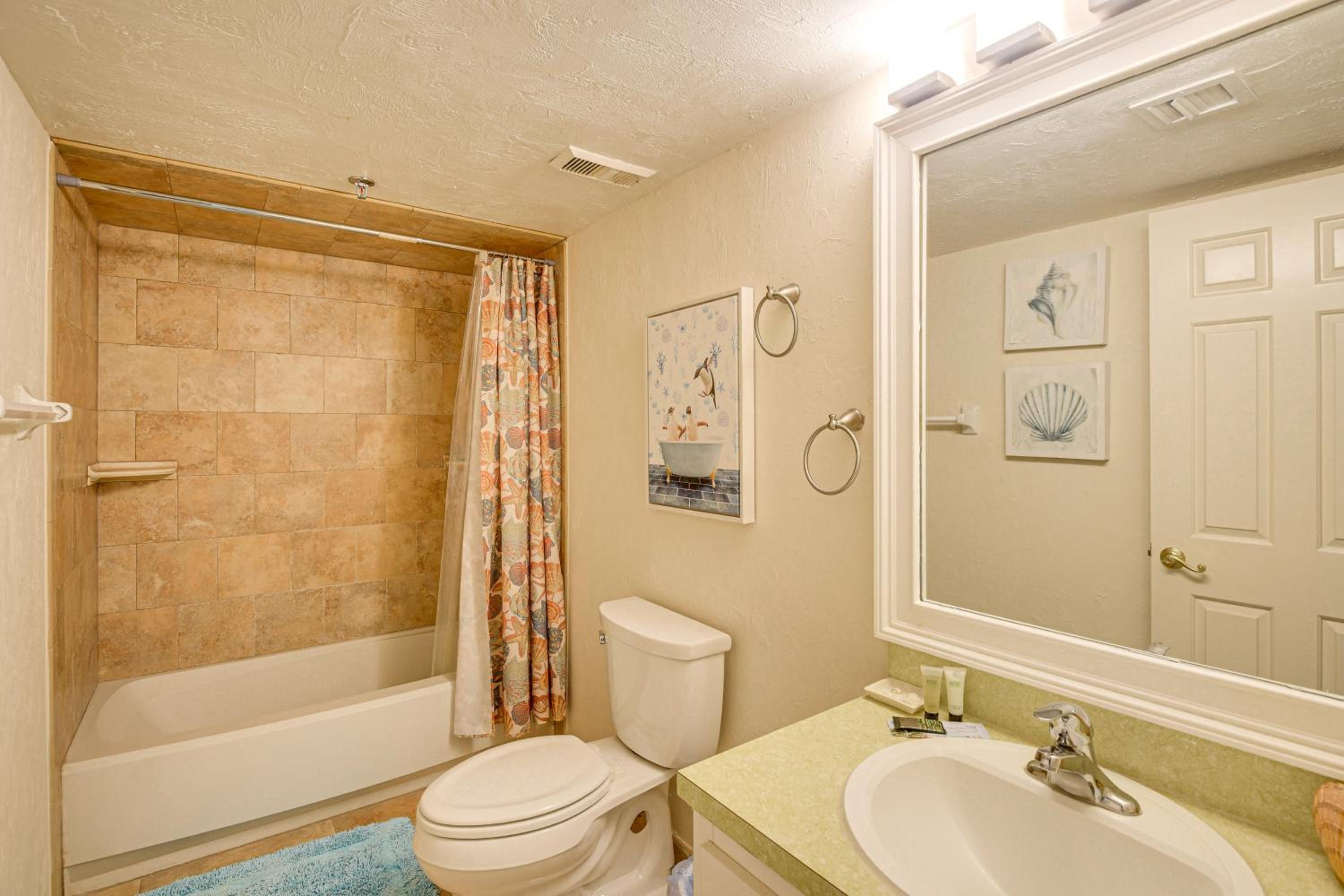Steps to Shore, Pool Access New Smyrna Beach Gem!