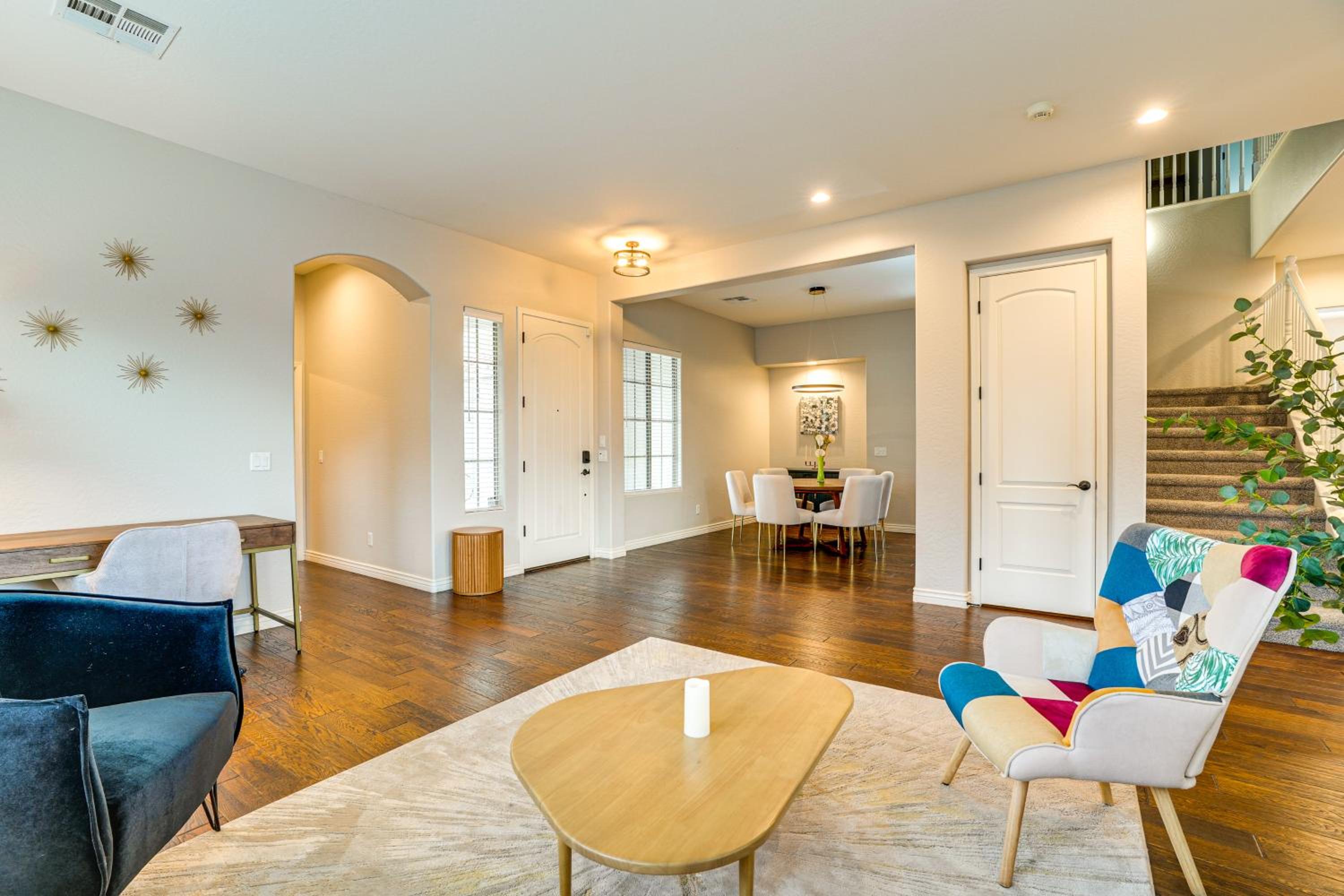 Pool, Views and Ample Space! Sunny Goodyear Retreat