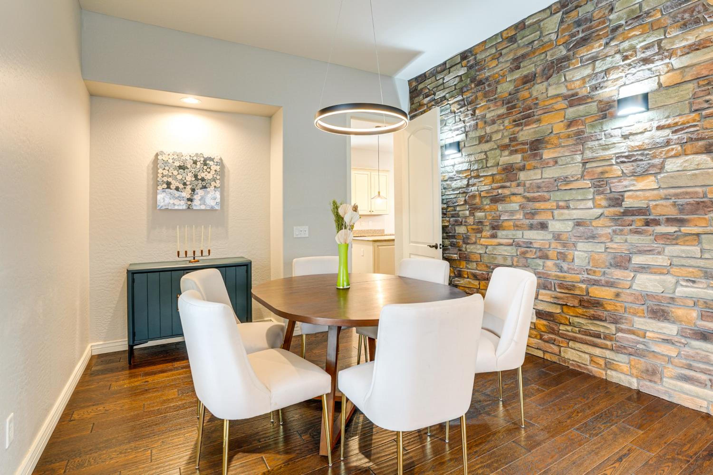 Pool, Views and Ample Space! Sunny Goodyear Retreat