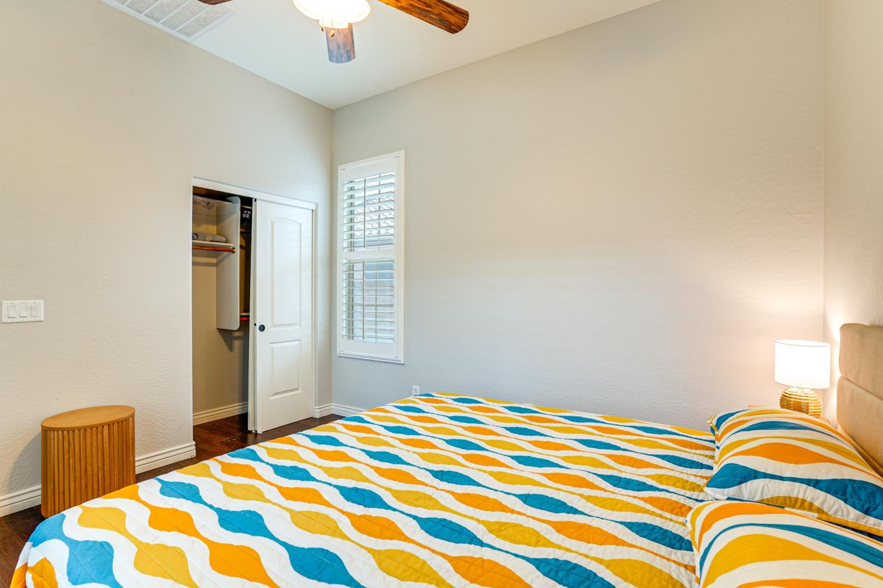 Pool, Views and Ample Space! Sunny Goodyear Retreat