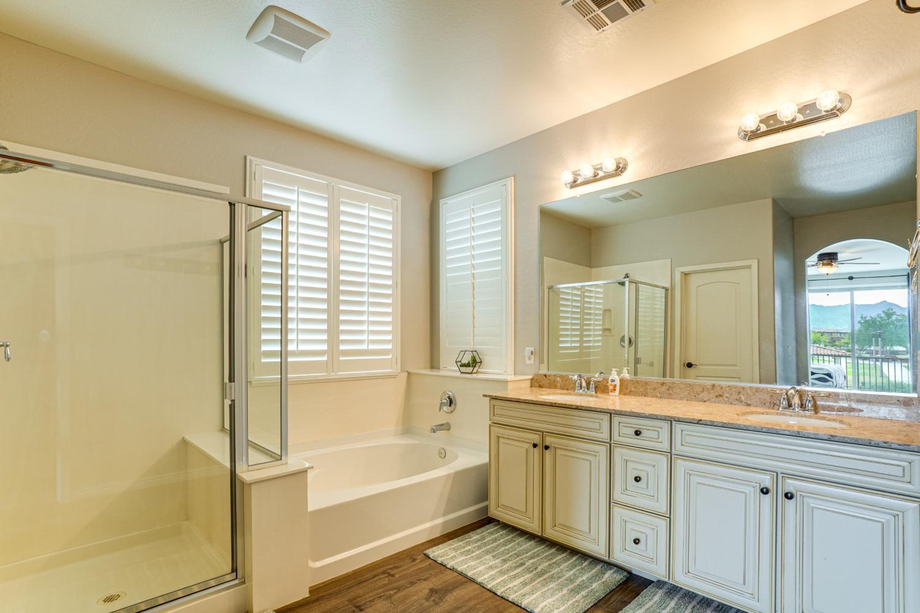 Pool, Views and Ample Space! Sunny Goodyear Retreat