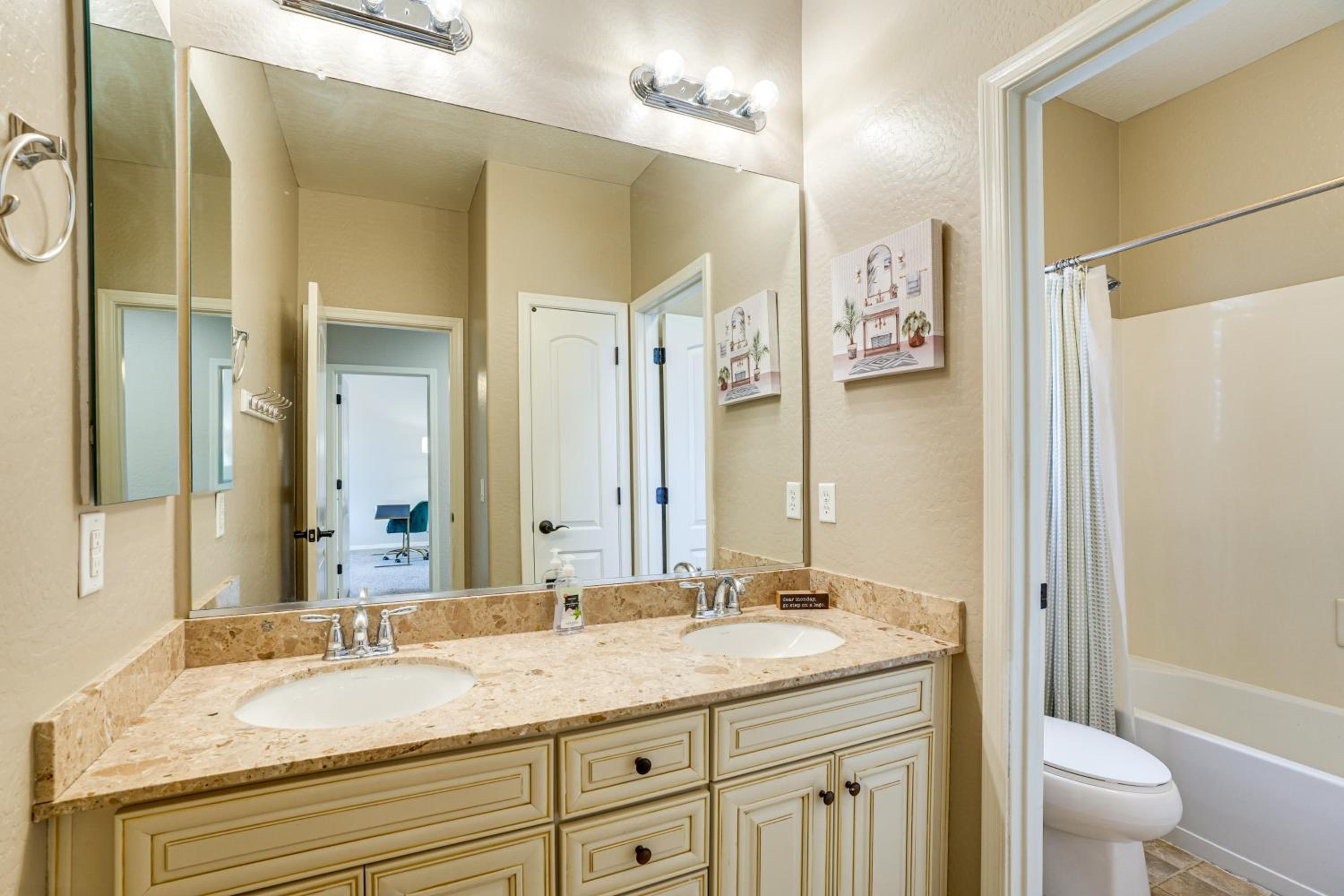 Pool, Views and Ample Space! Sunny Goodyear Retreat