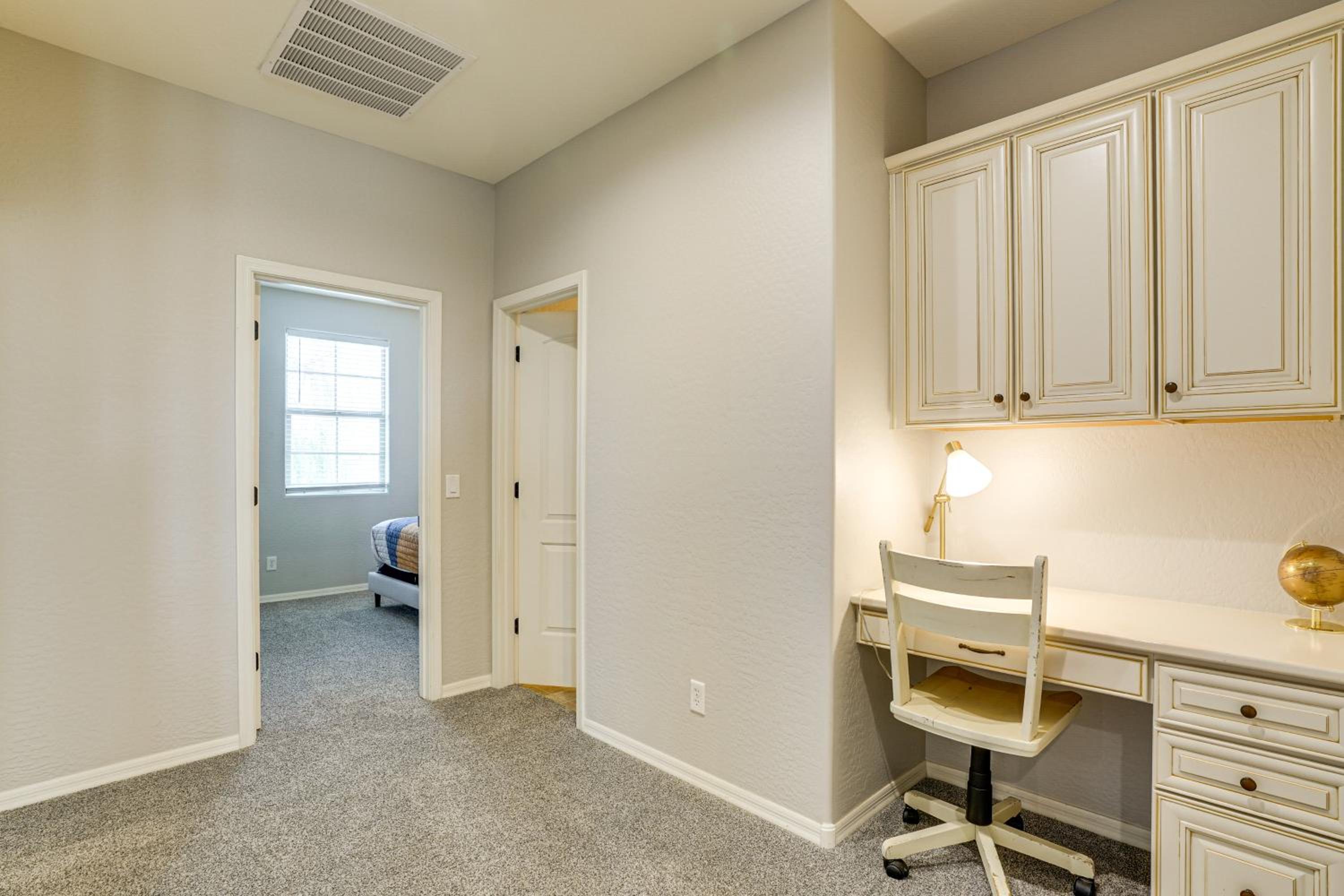 Pool, Views and Ample Space! Sunny Goodyear Retreat