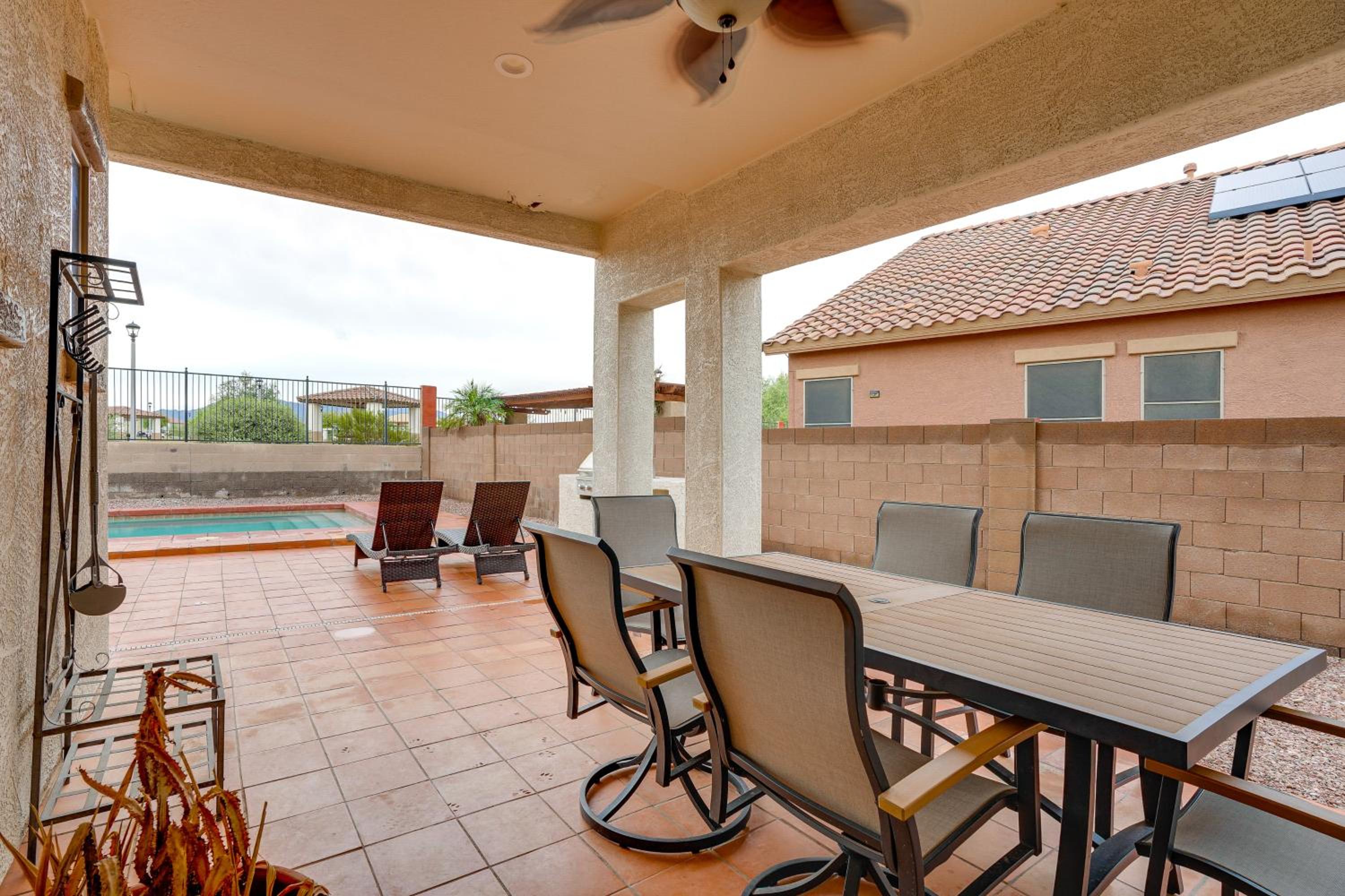 Pool, Views and Ample Space! Sunny Goodyear Retreat