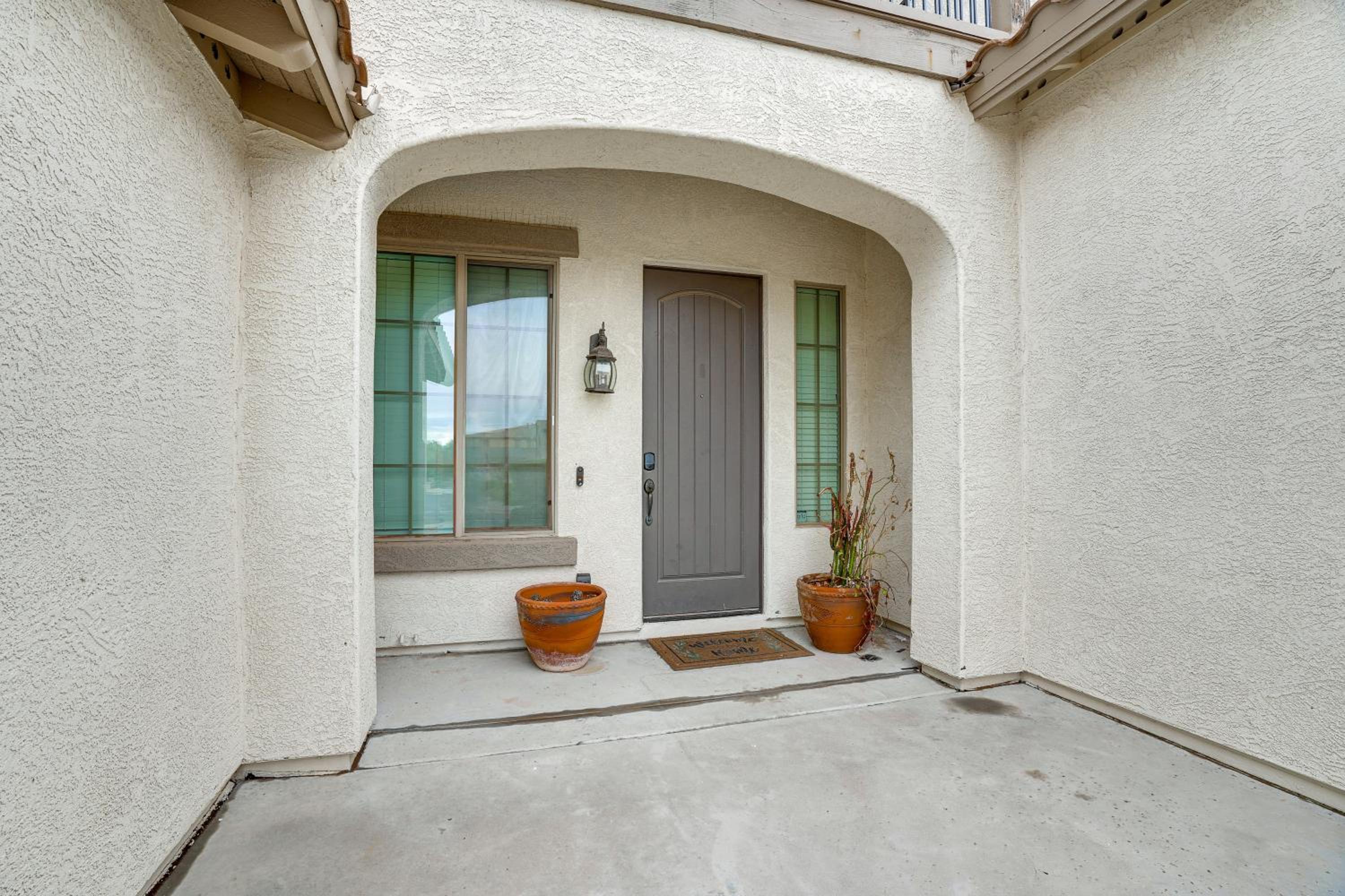 Pool, Views and Ample Space! Sunny Goodyear Retreat