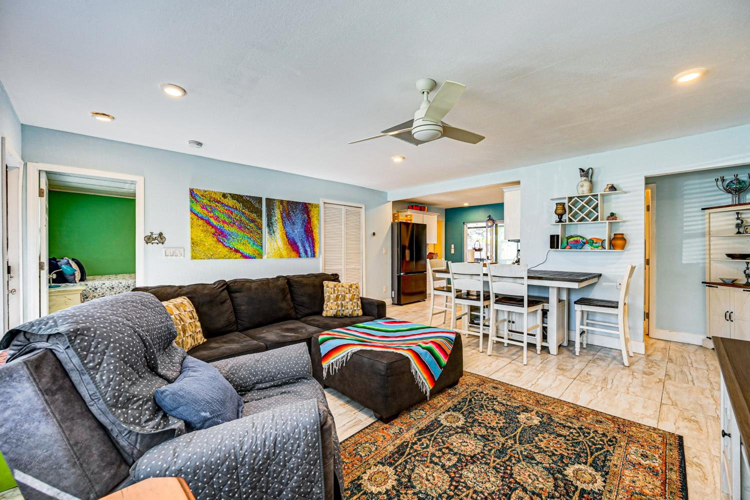 Pet Friendly! Sunny Getaway 3 Mi to Barefoot Beach