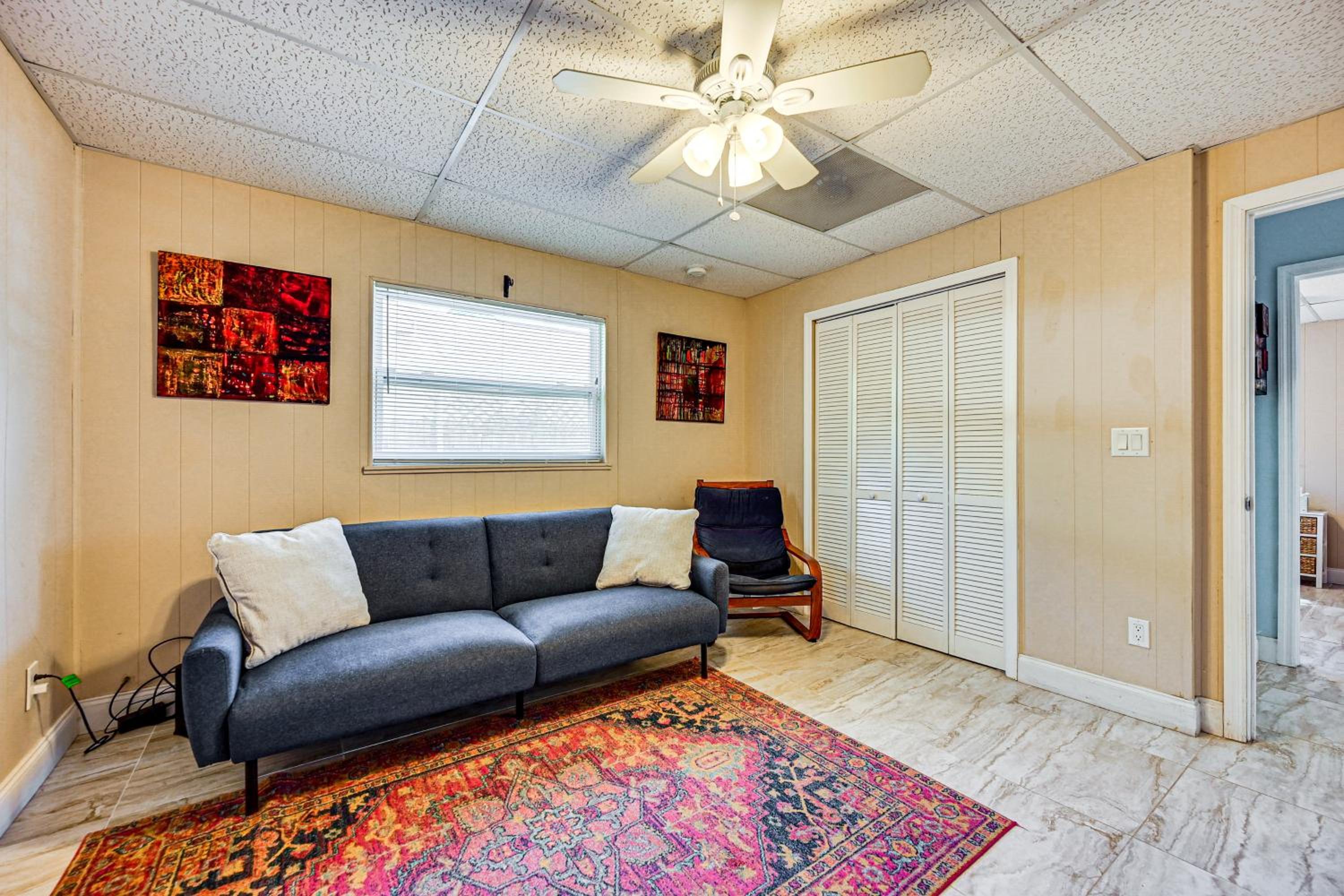 Pet Friendly! Sunny Getaway 3 Mi to Barefoot Beach