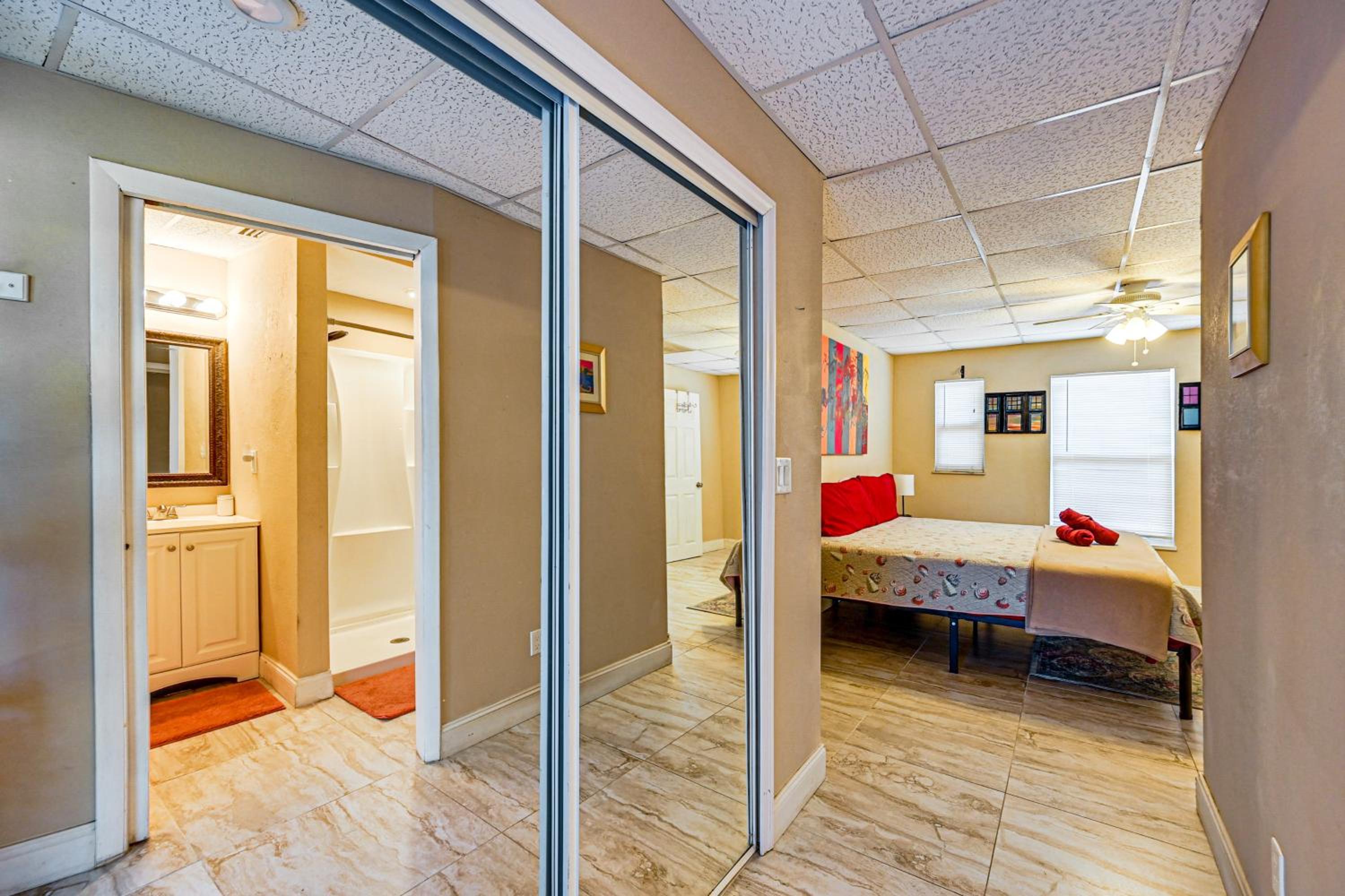 Pet Friendly! Sunny Getaway 3 Mi to Barefoot Beach