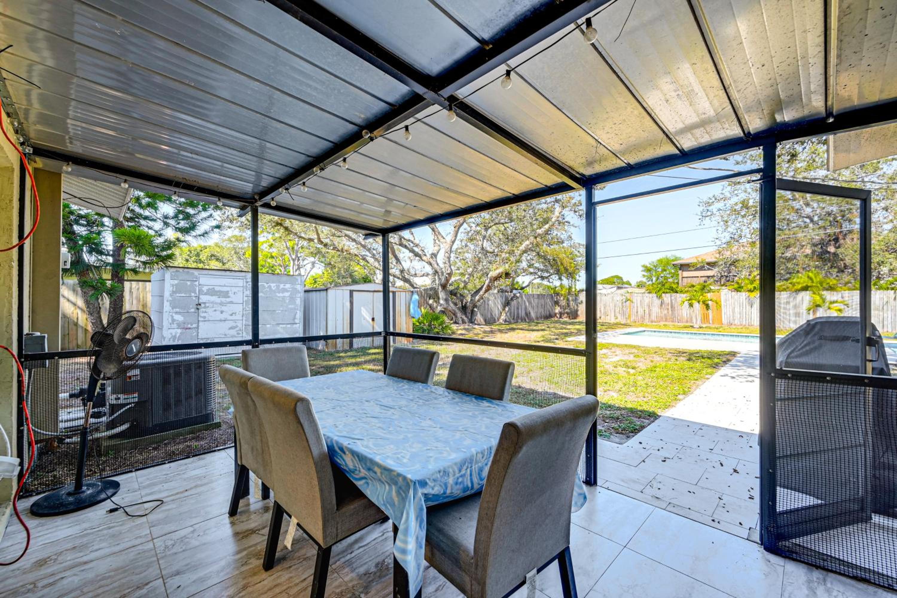 Pet Friendly! Sunny Getaway 3 Mi to Barefoot Beach