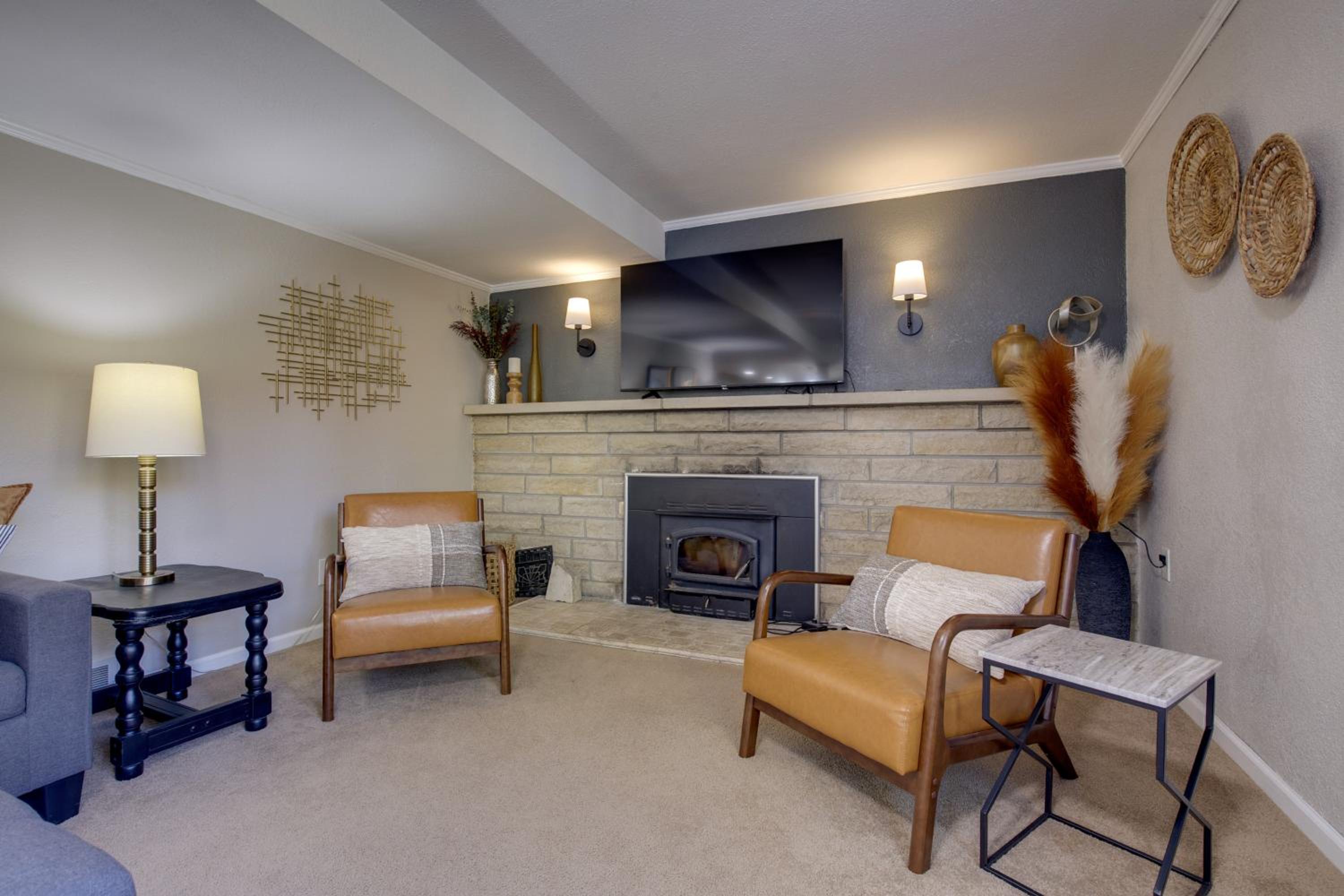 2 Mi to Downtown 4BR Country Home Near K-State