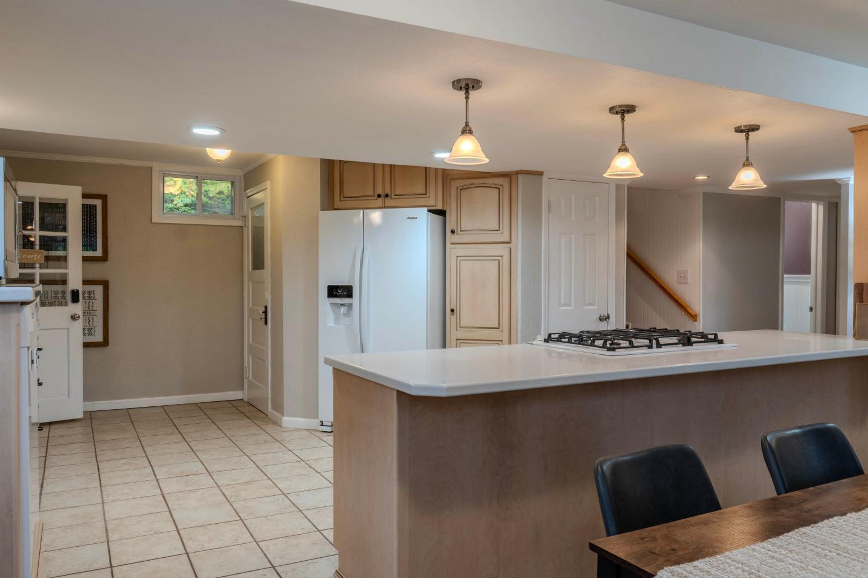 2 Mi to Downtown 4BR Country Home Near K-State