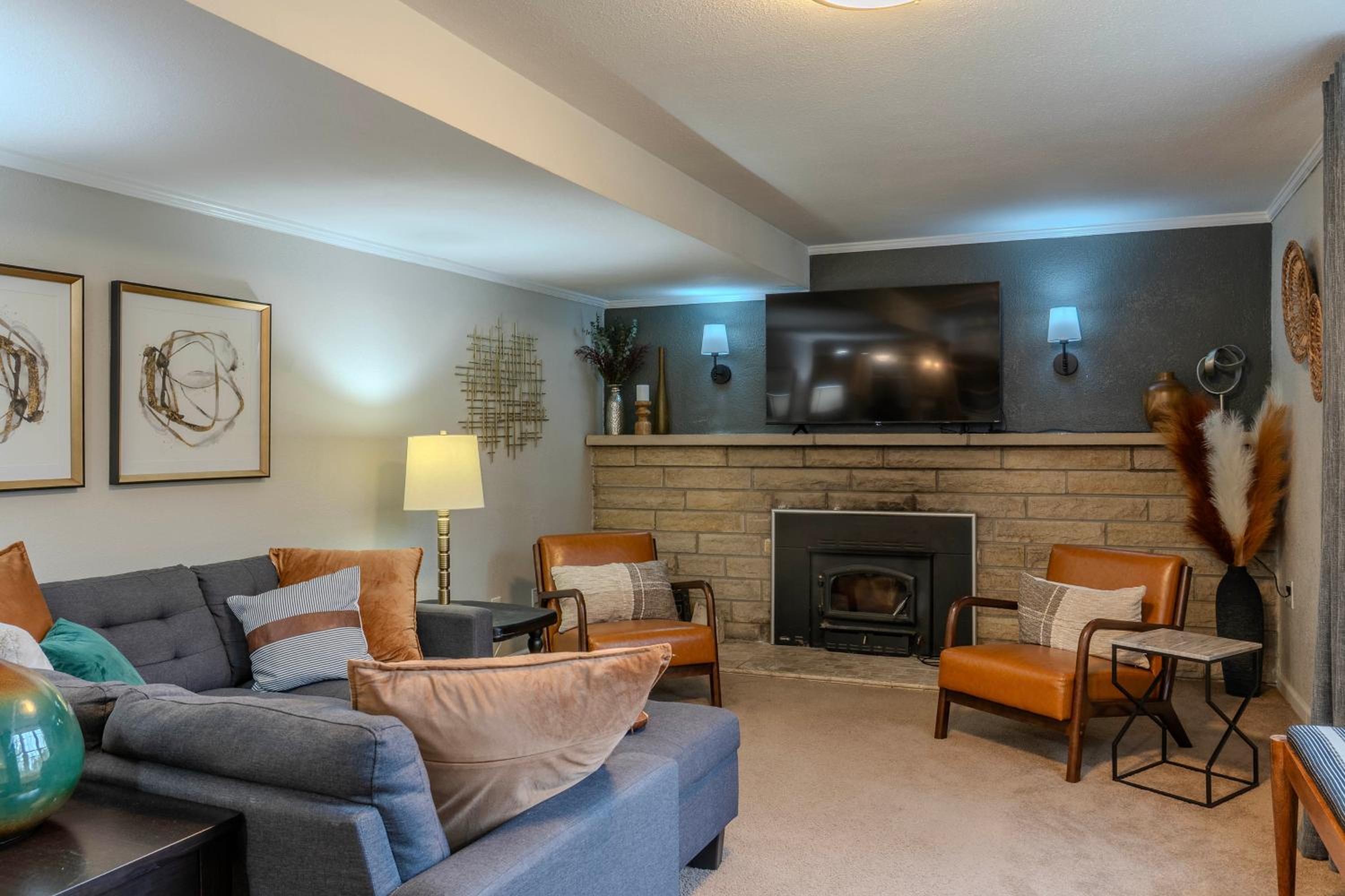 2 Mi to Downtown 4BR Country Home Near K-State