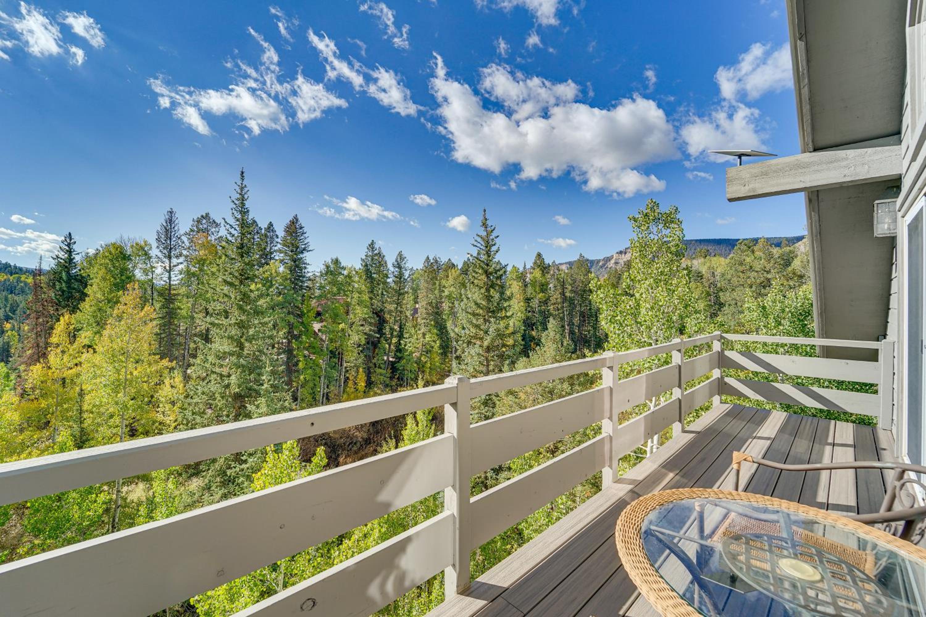 Game Room and Views Cabin Near Purgatory Resort!