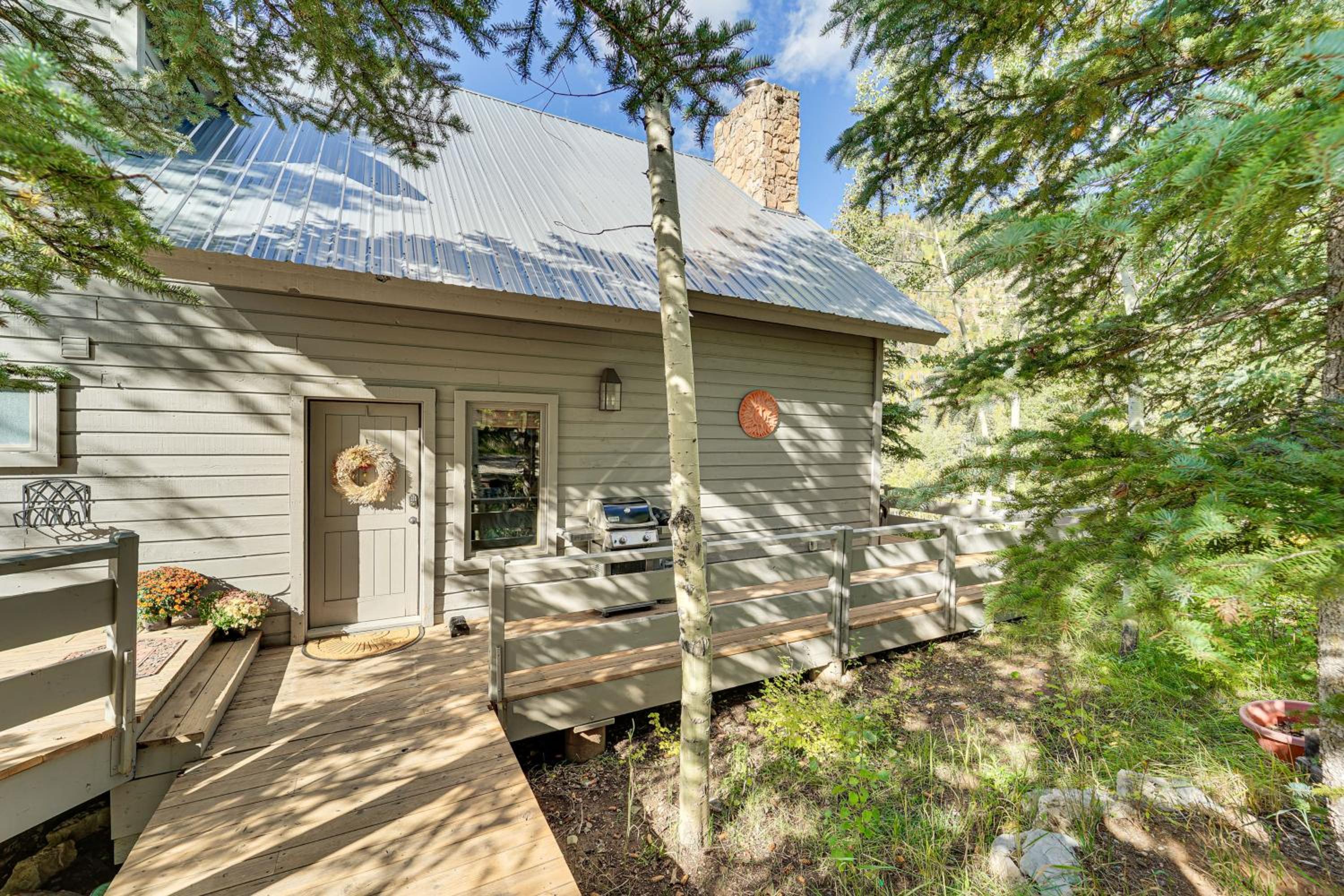 Game Room and Views Cabin Near Purgatory Resort!