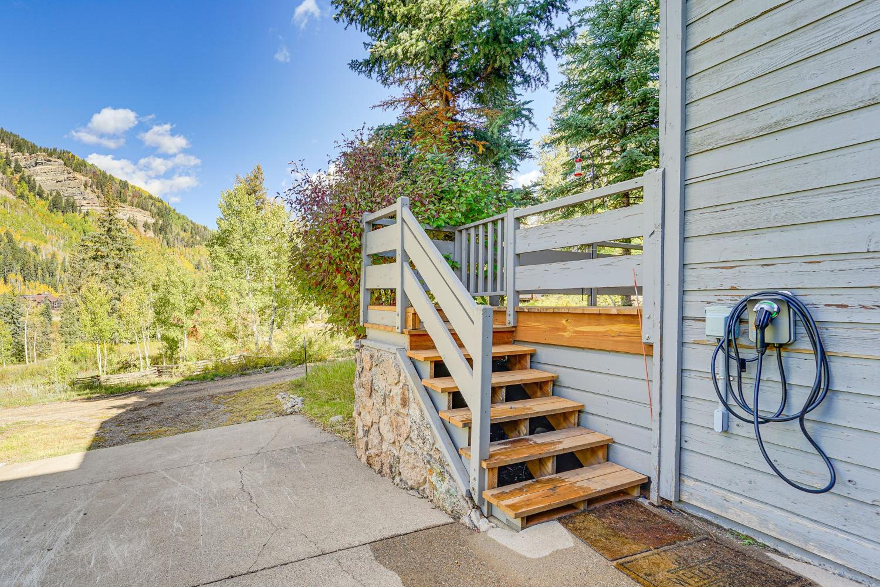 Game Room and Views Cabin Near Purgatory Resort!