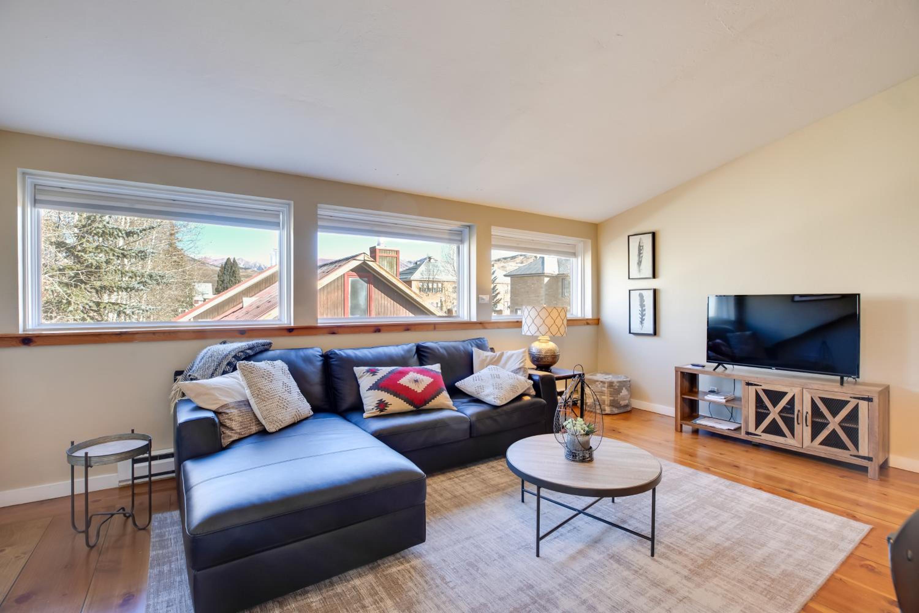 Hike, Bike and Ski! Downtown Crested Butte Condo