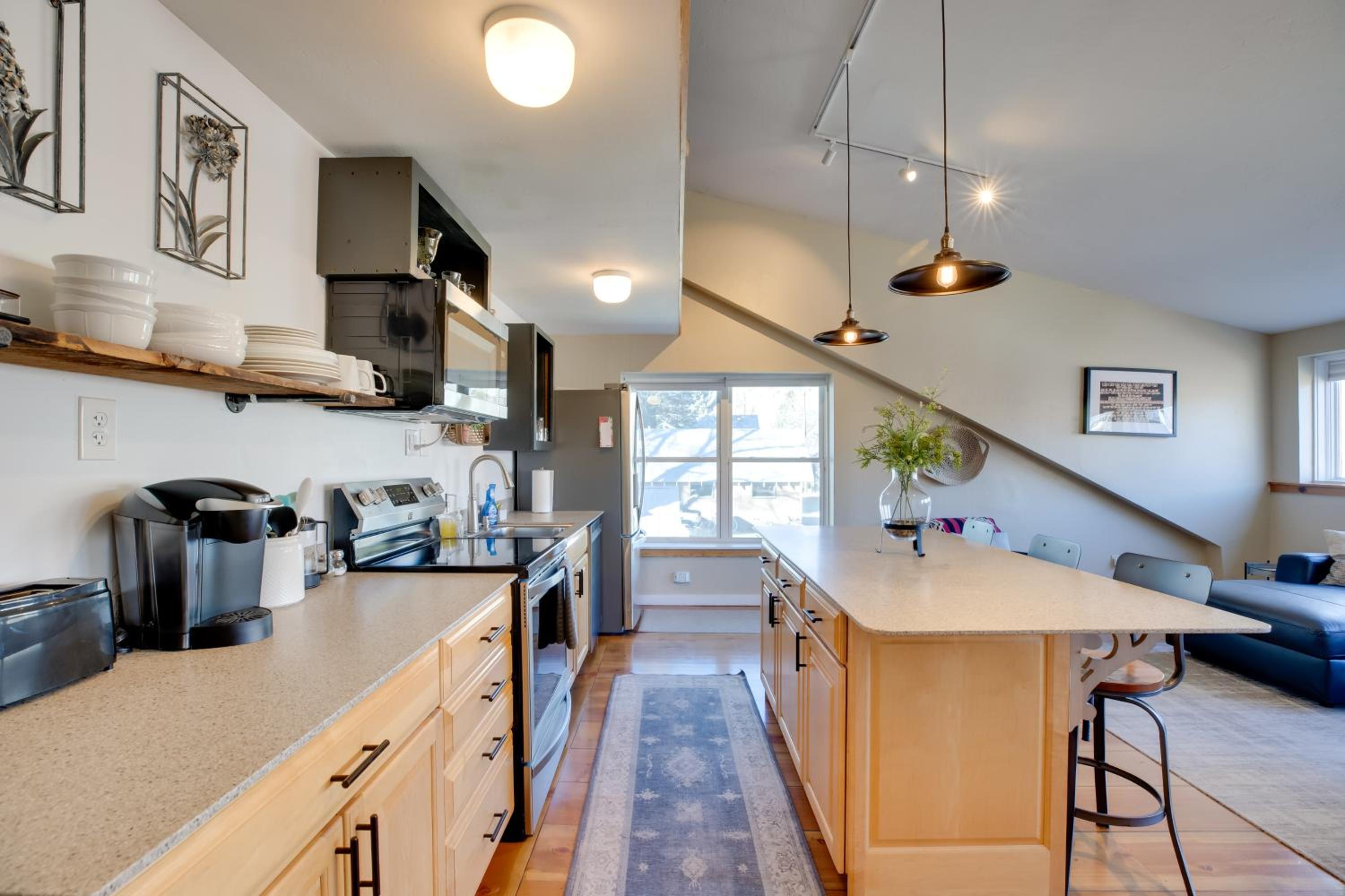Hike, Bike and Ski! Downtown Crested Butte Condo