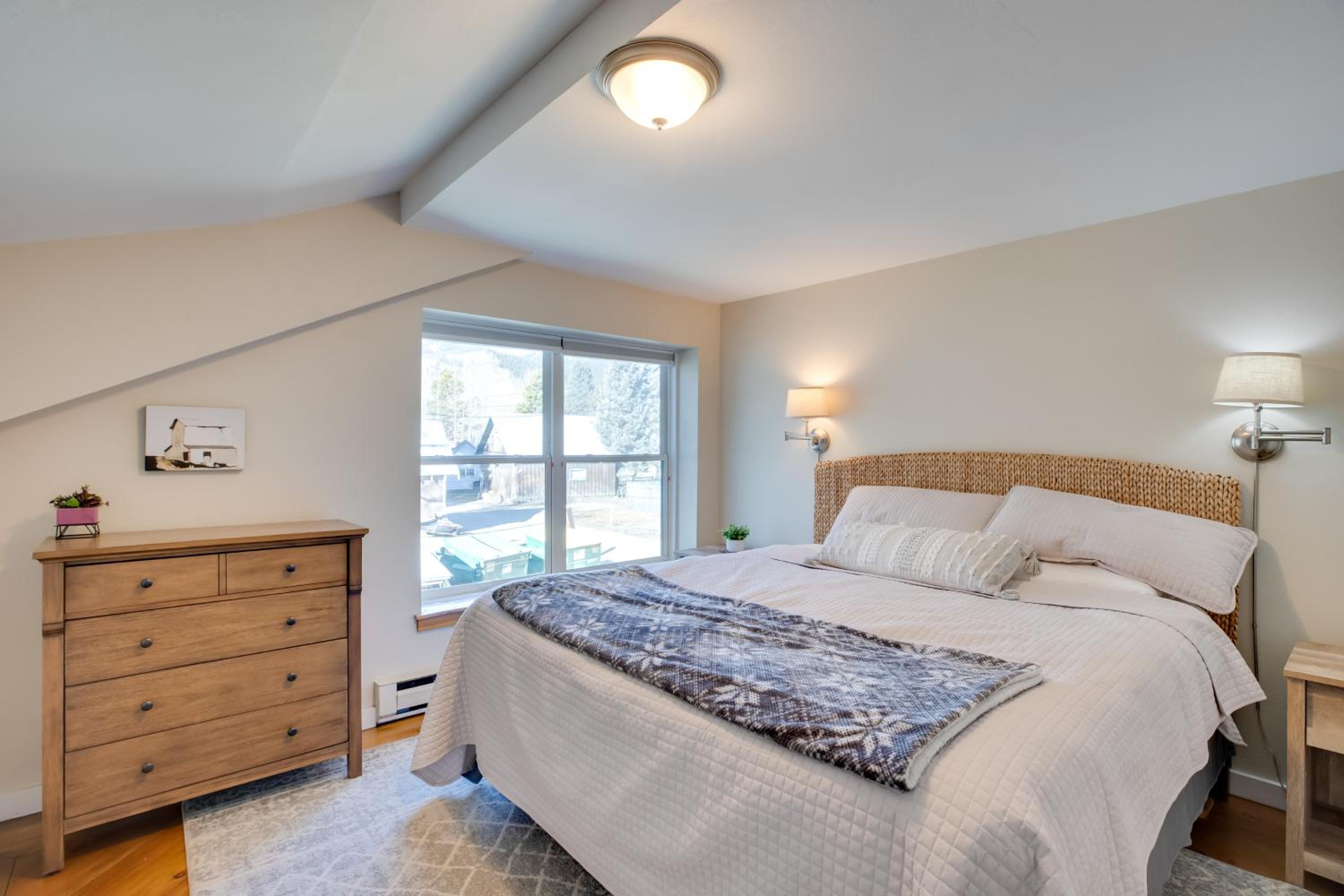 Hike, Bike and Ski! Downtown Crested Butte Condo
