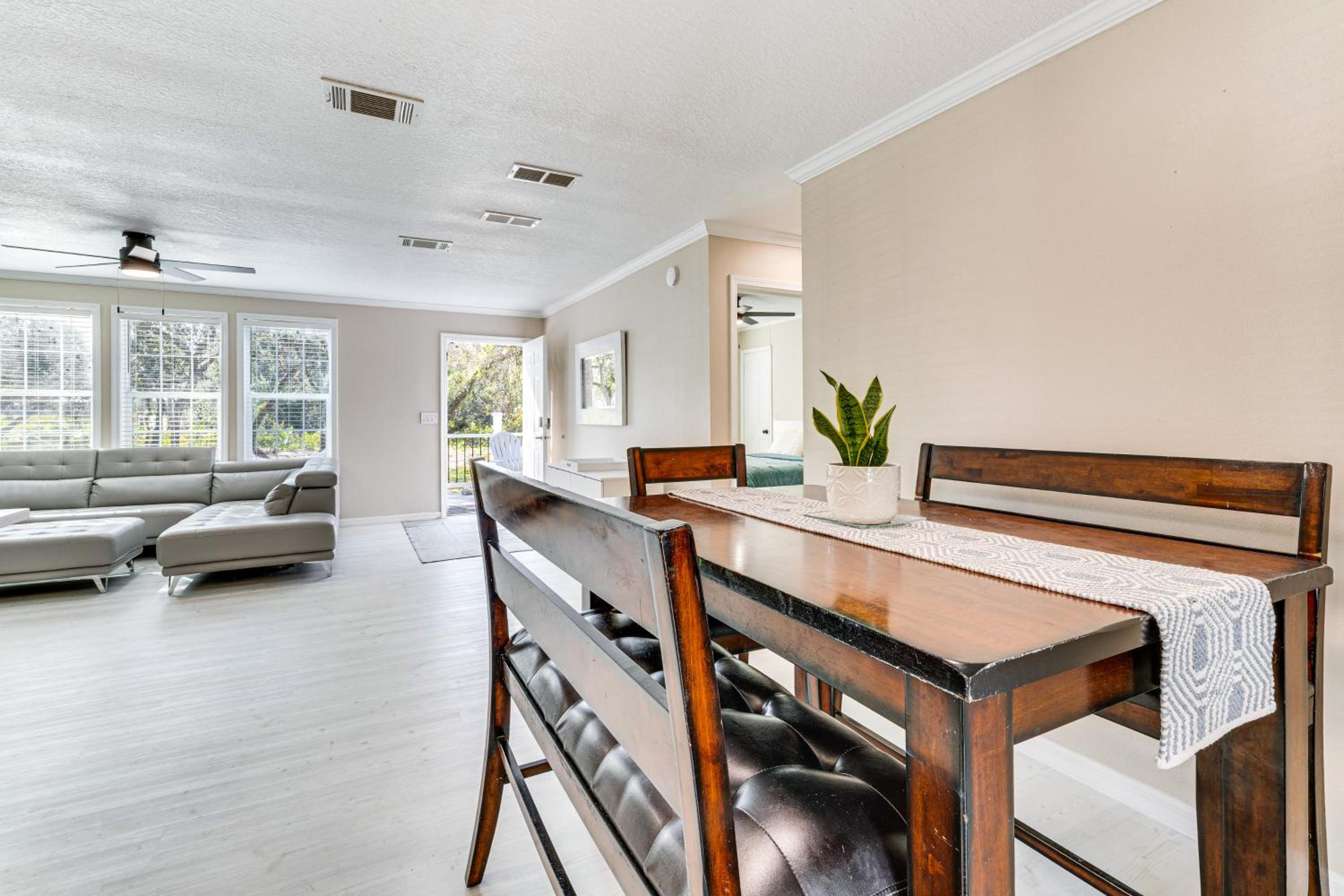 7 Mi to Disney Pet-Friendly Home with Yard