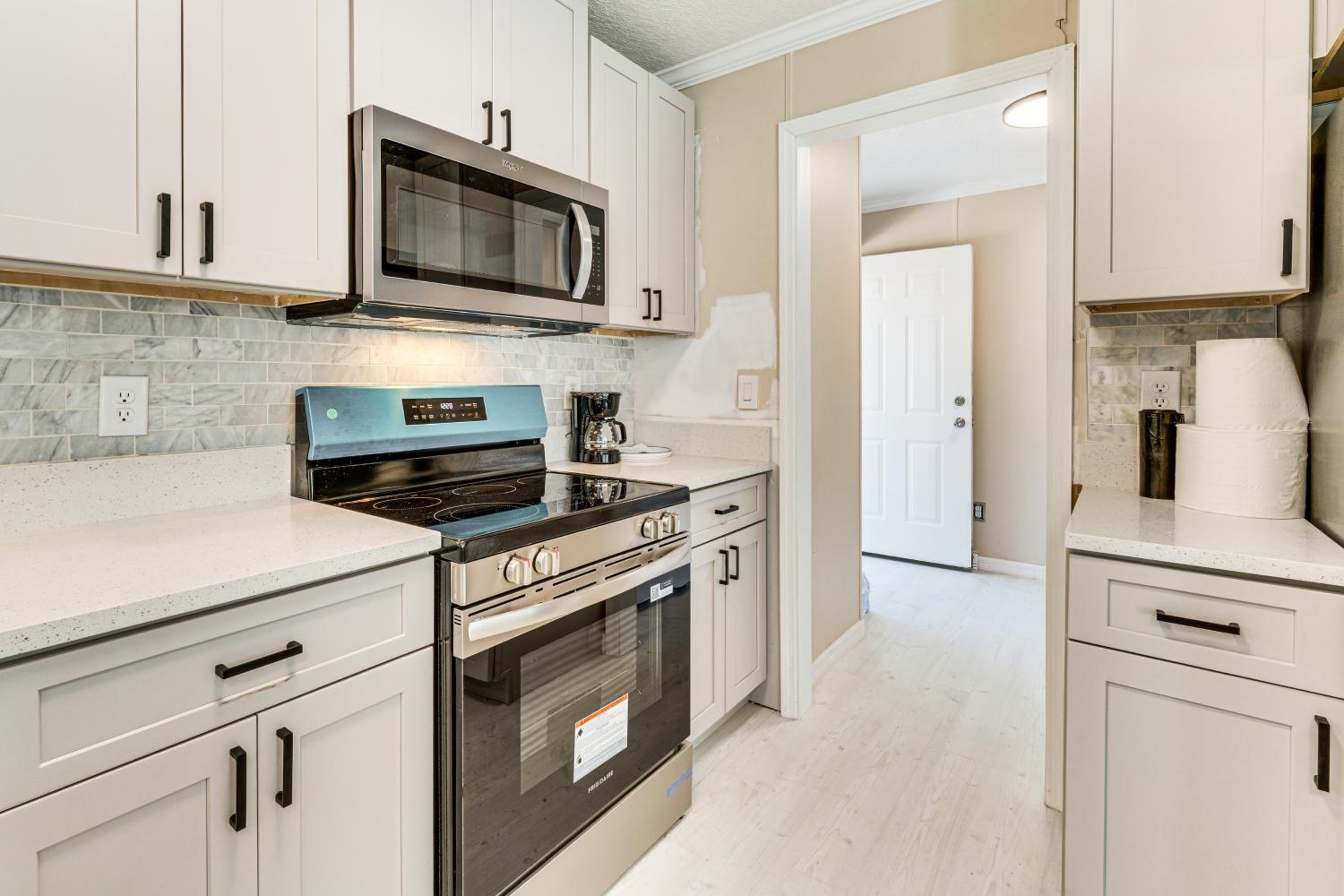 7 Mi to Disney Pet-Friendly Home with Yard