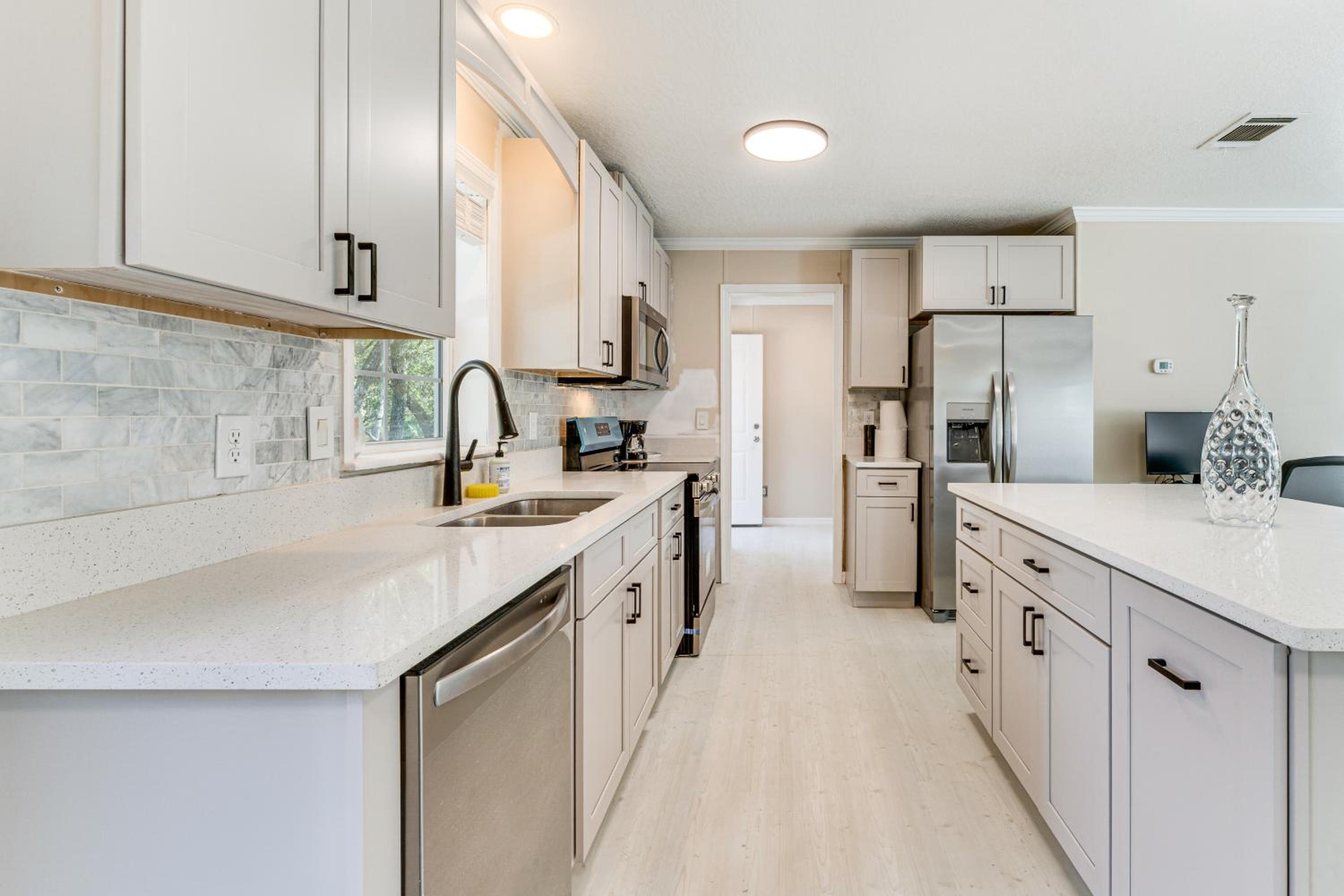 7 Mi to Disney Pet-Friendly Home with Yard