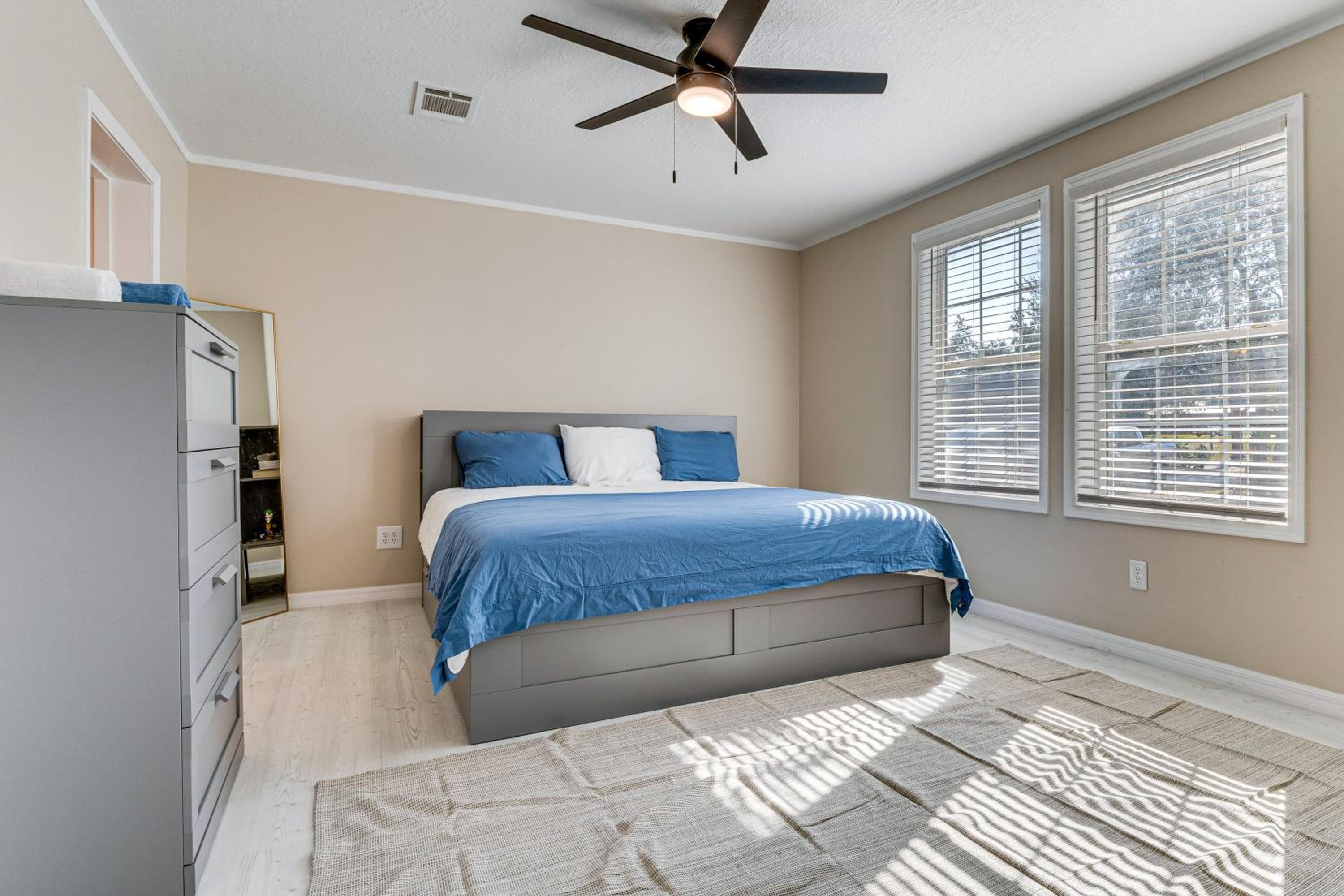 7 Mi to Disney Pet-Friendly Home with Yard
