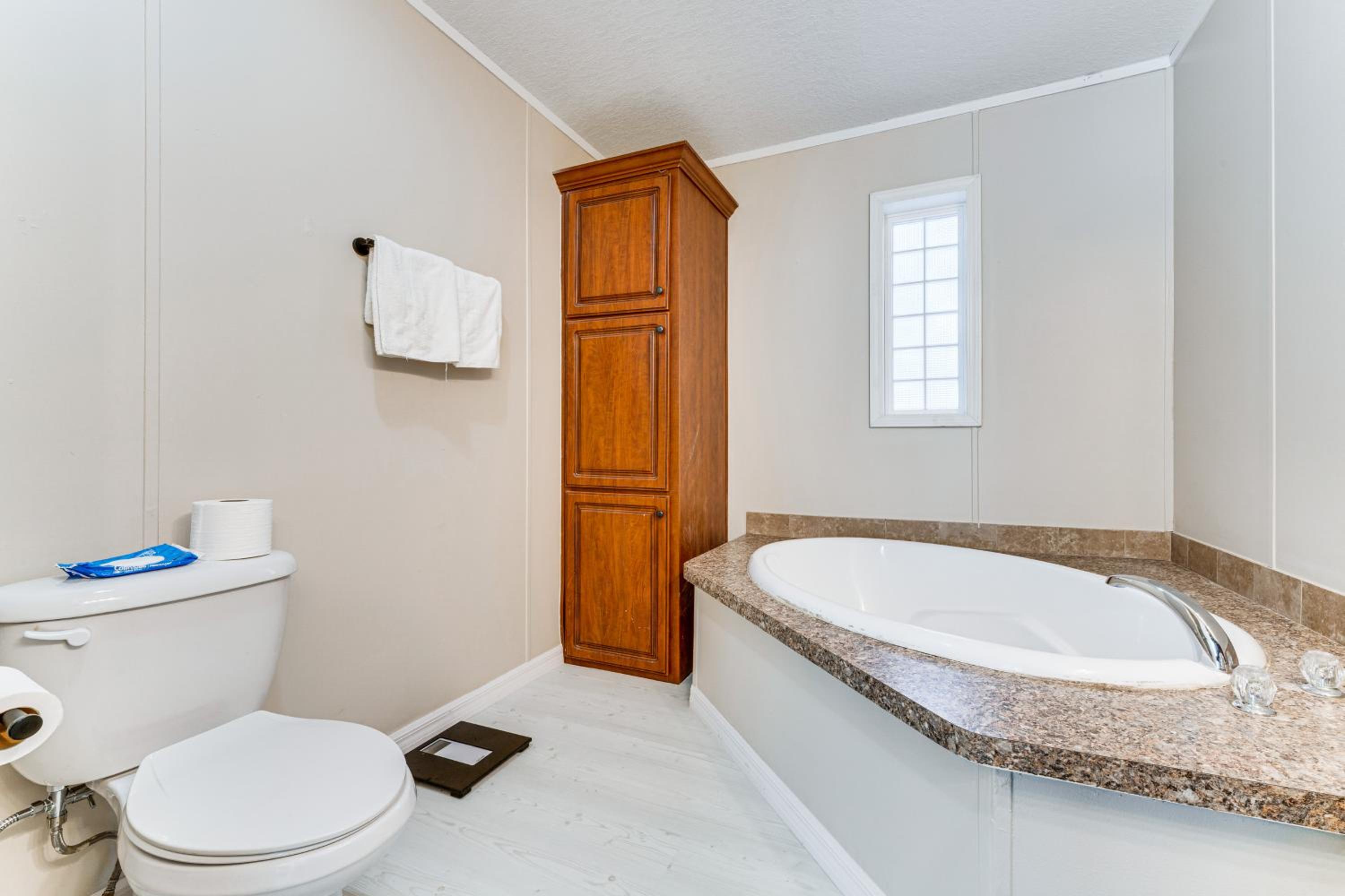 7 Mi to Disney Pet-Friendly Home with Yard