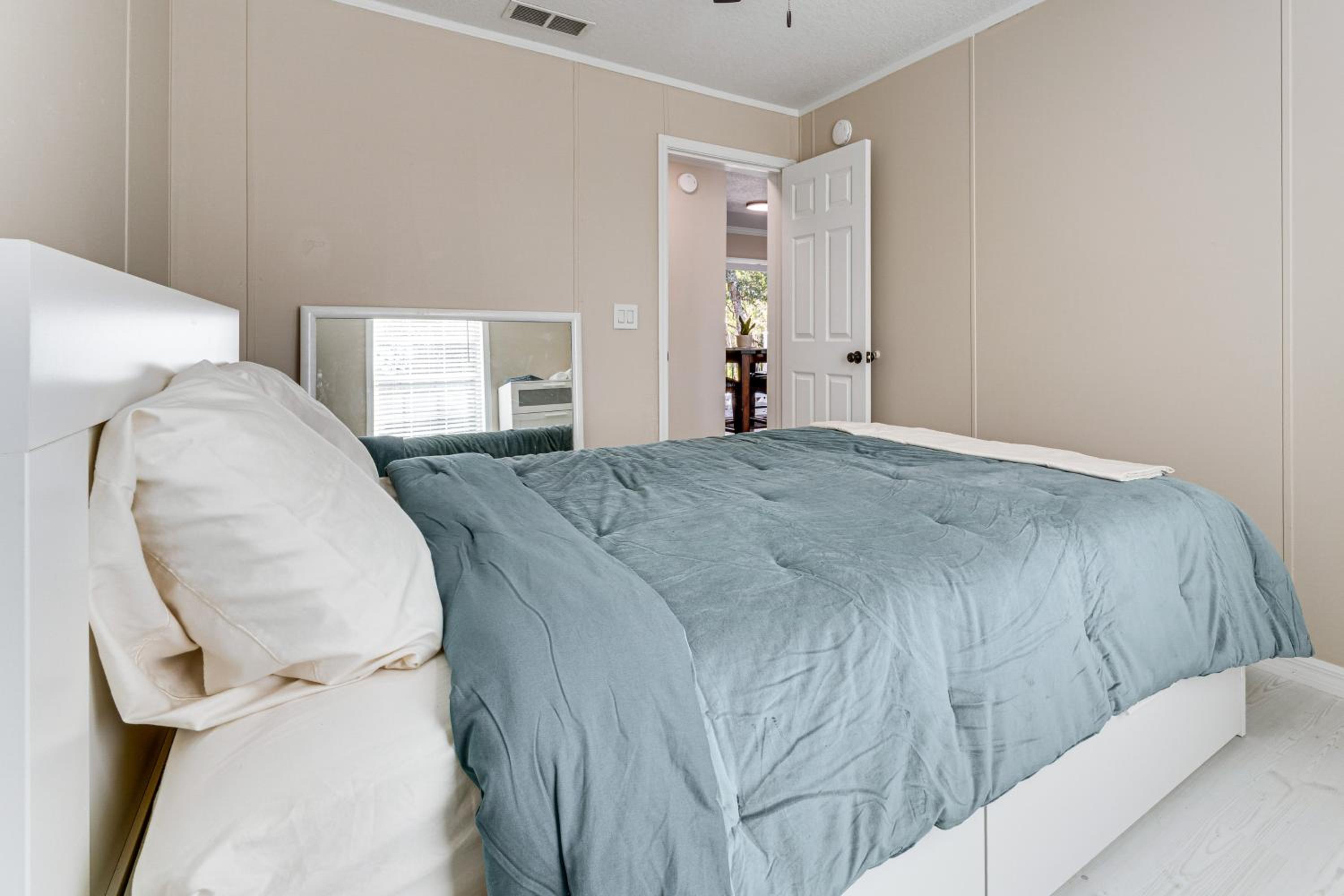 7 Mi to Disney Pet-Friendly Home with Yard