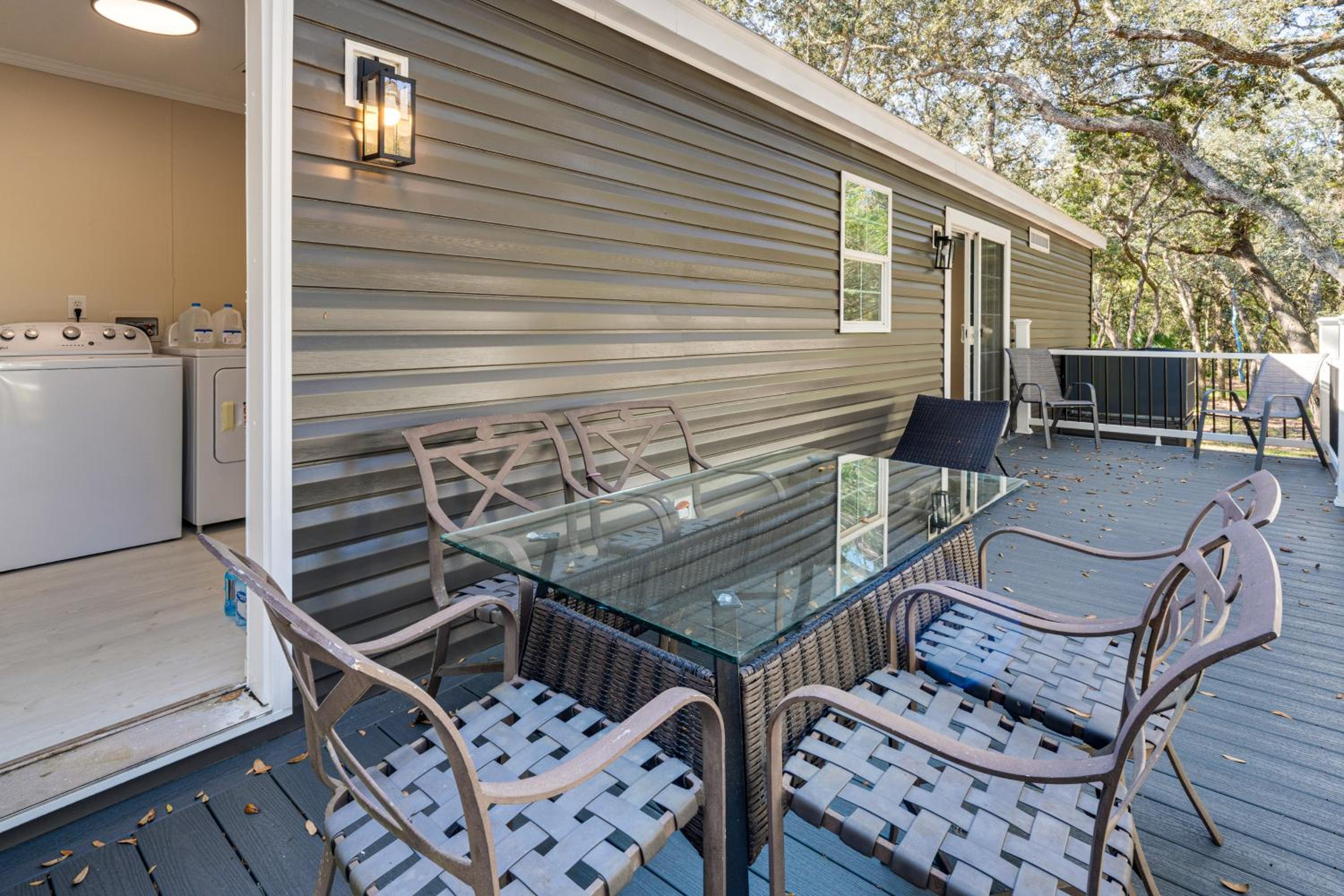 7 Mi to Disney Pet-Friendly Home with Yard