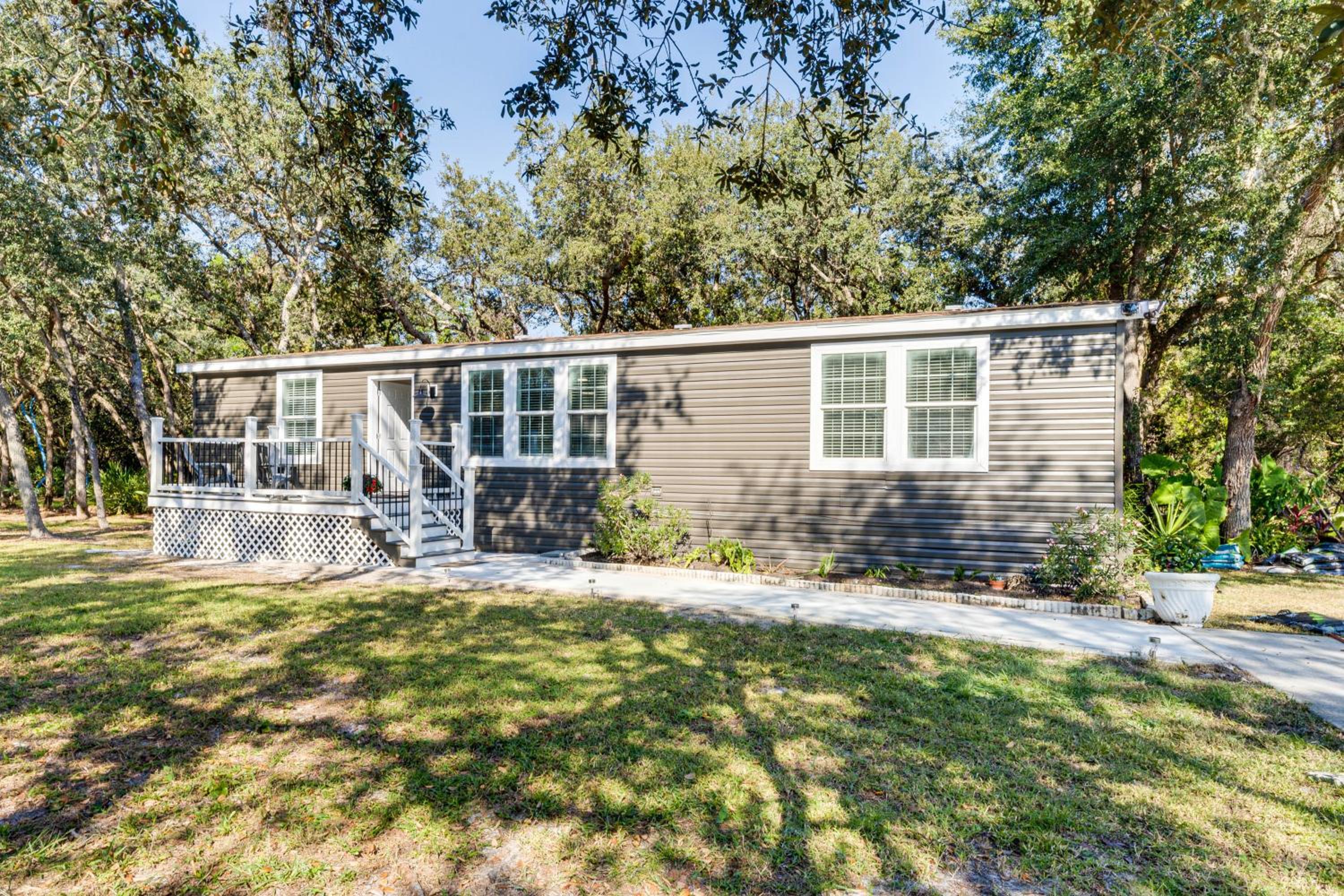 7 Mi to Disney Pet-Friendly Home with Yard