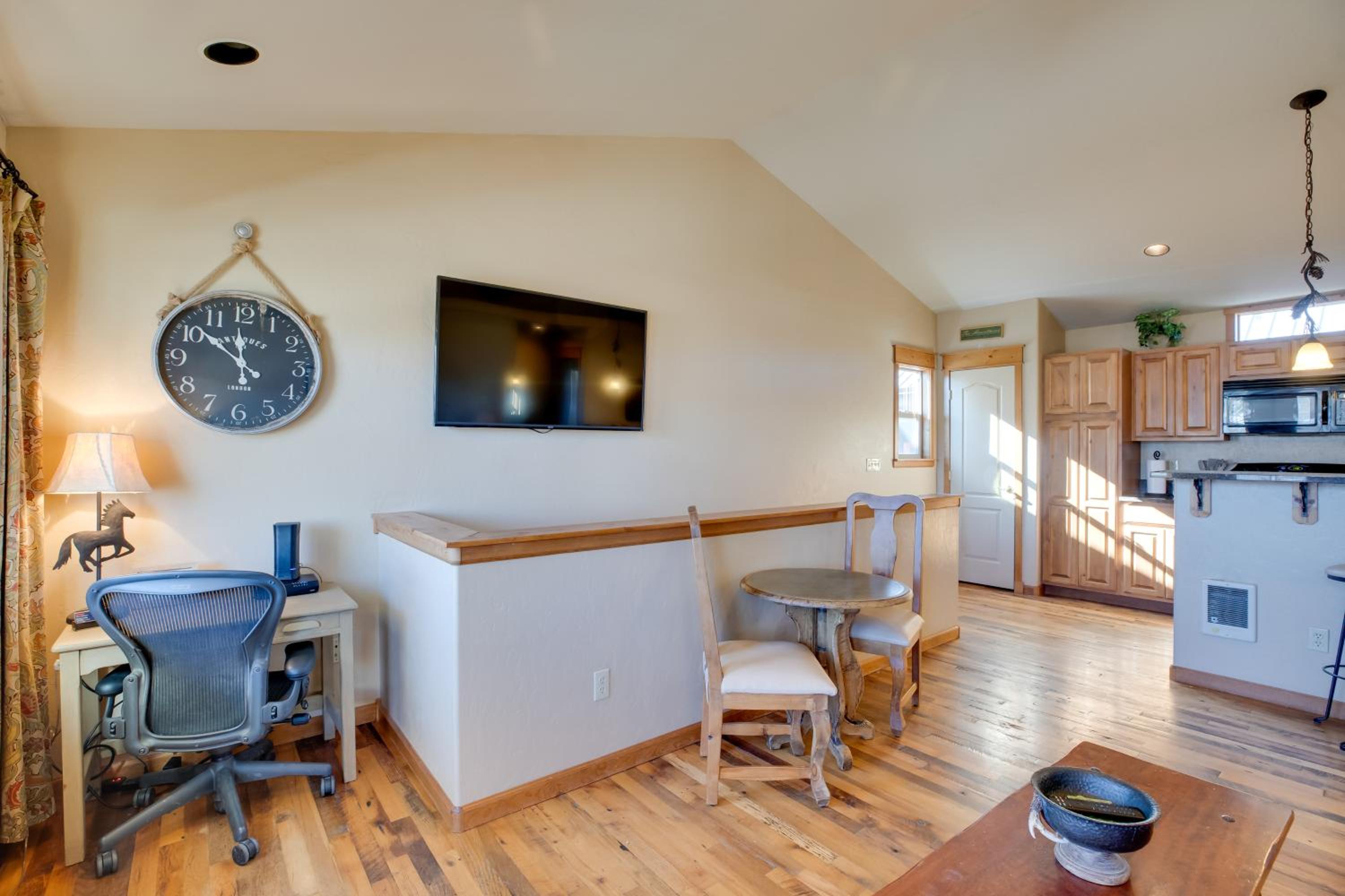 3 Blocks to Main St Cozy Gunnison Retreat!