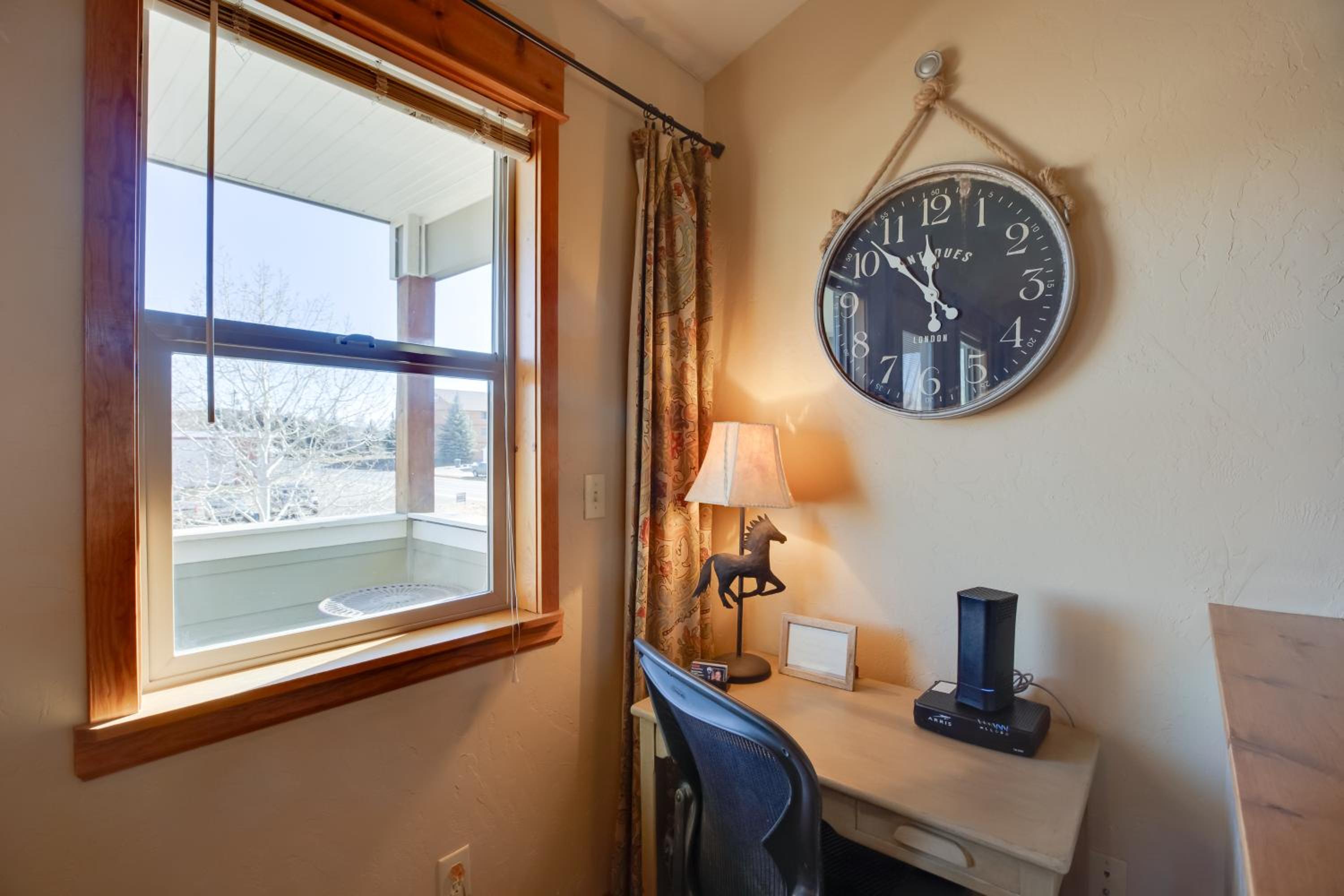 3 Blocks to Main St Cozy Gunnison Retreat!