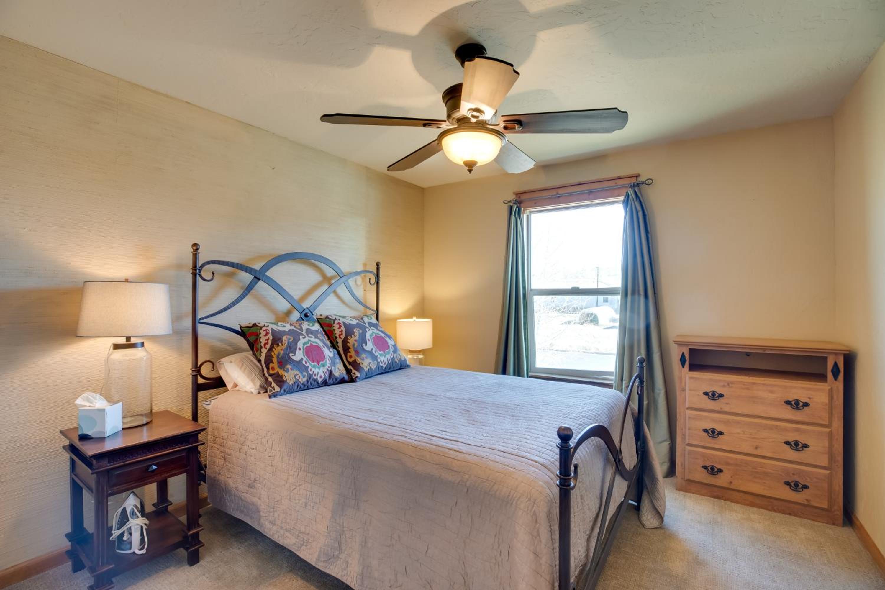 3 Blocks to Main St Cozy Gunnison Retreat!