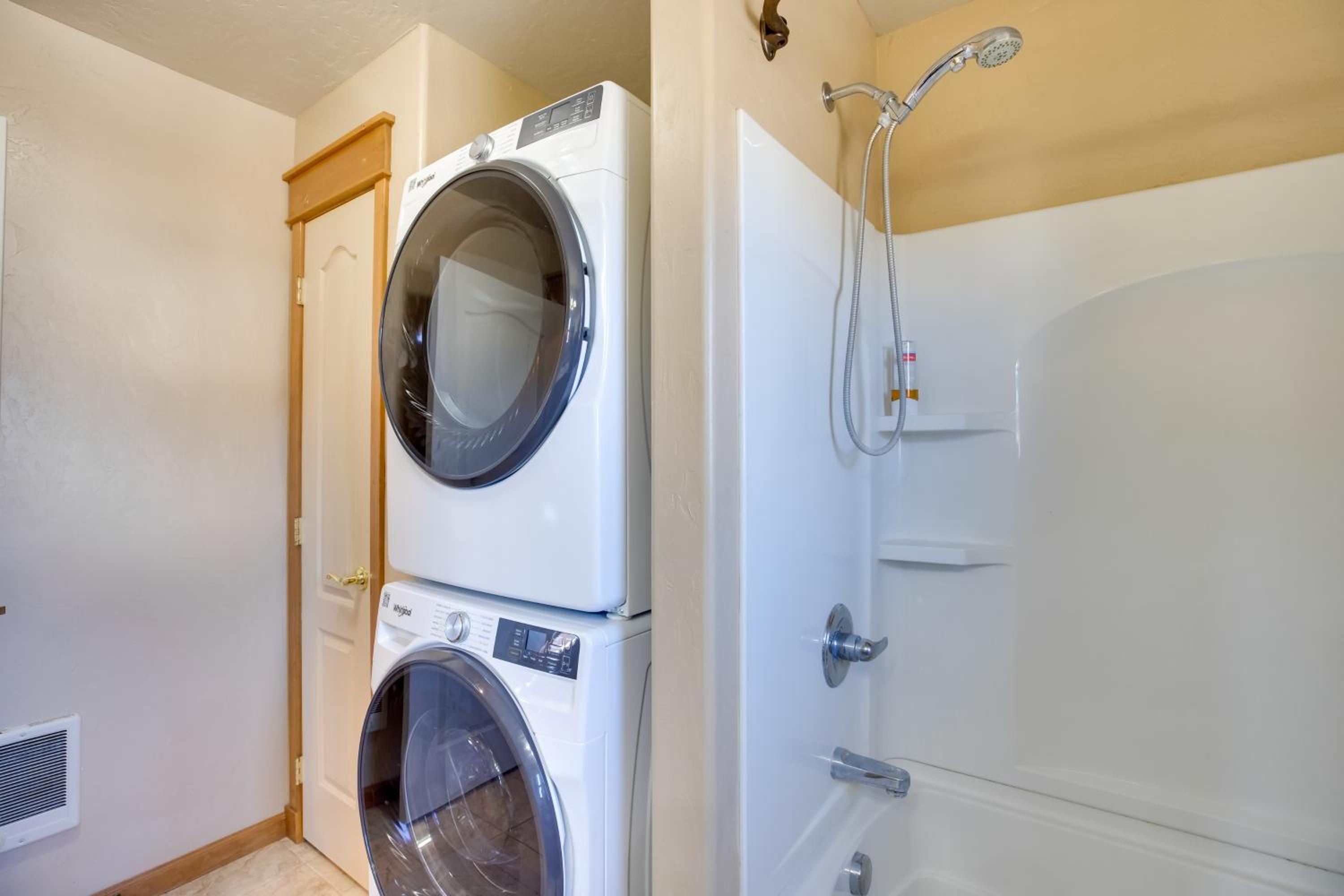3 Blocks to Main St Cozy Gunnison Retreat!