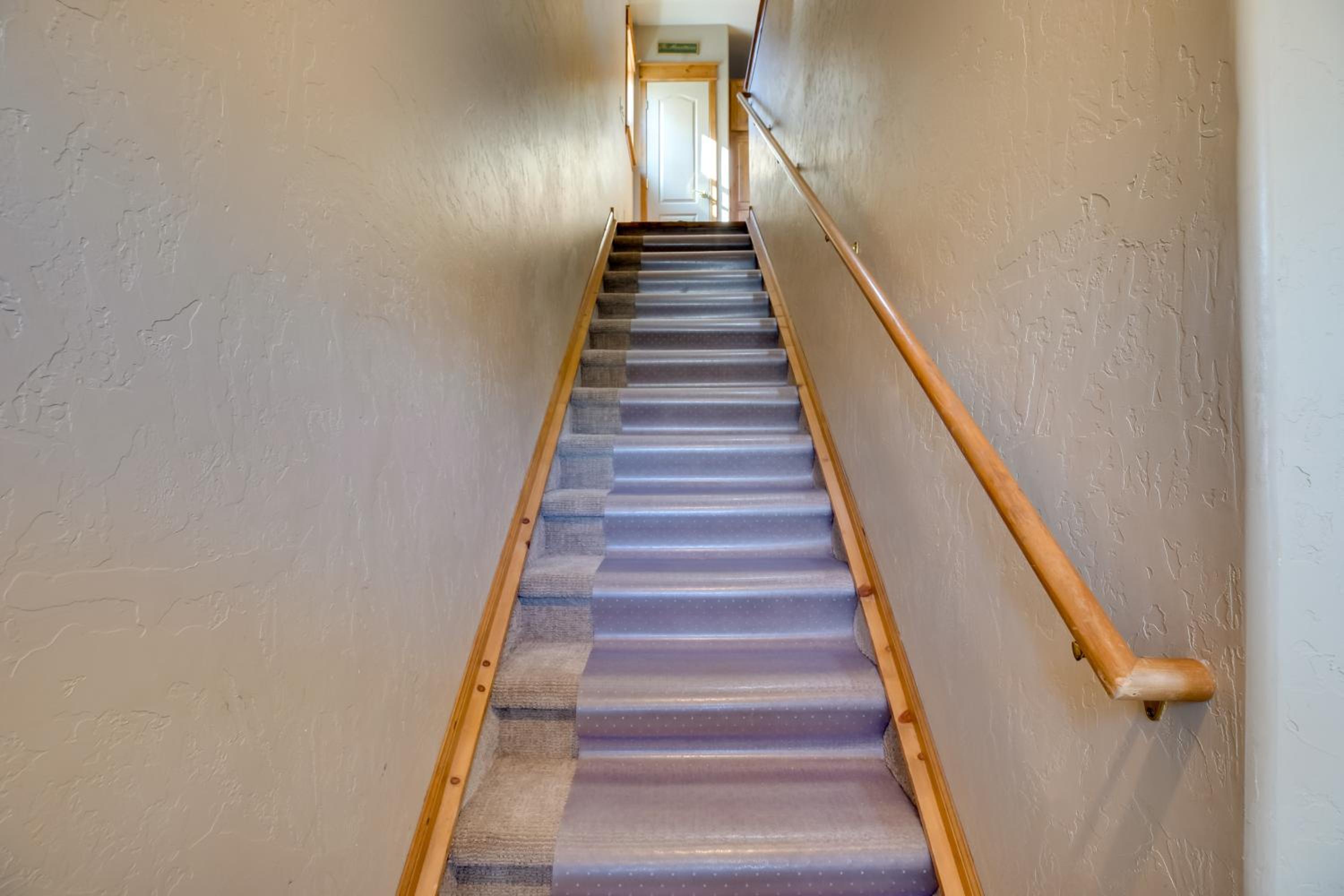 3 Blocks to Main St Cozy Gunnison Retreat!